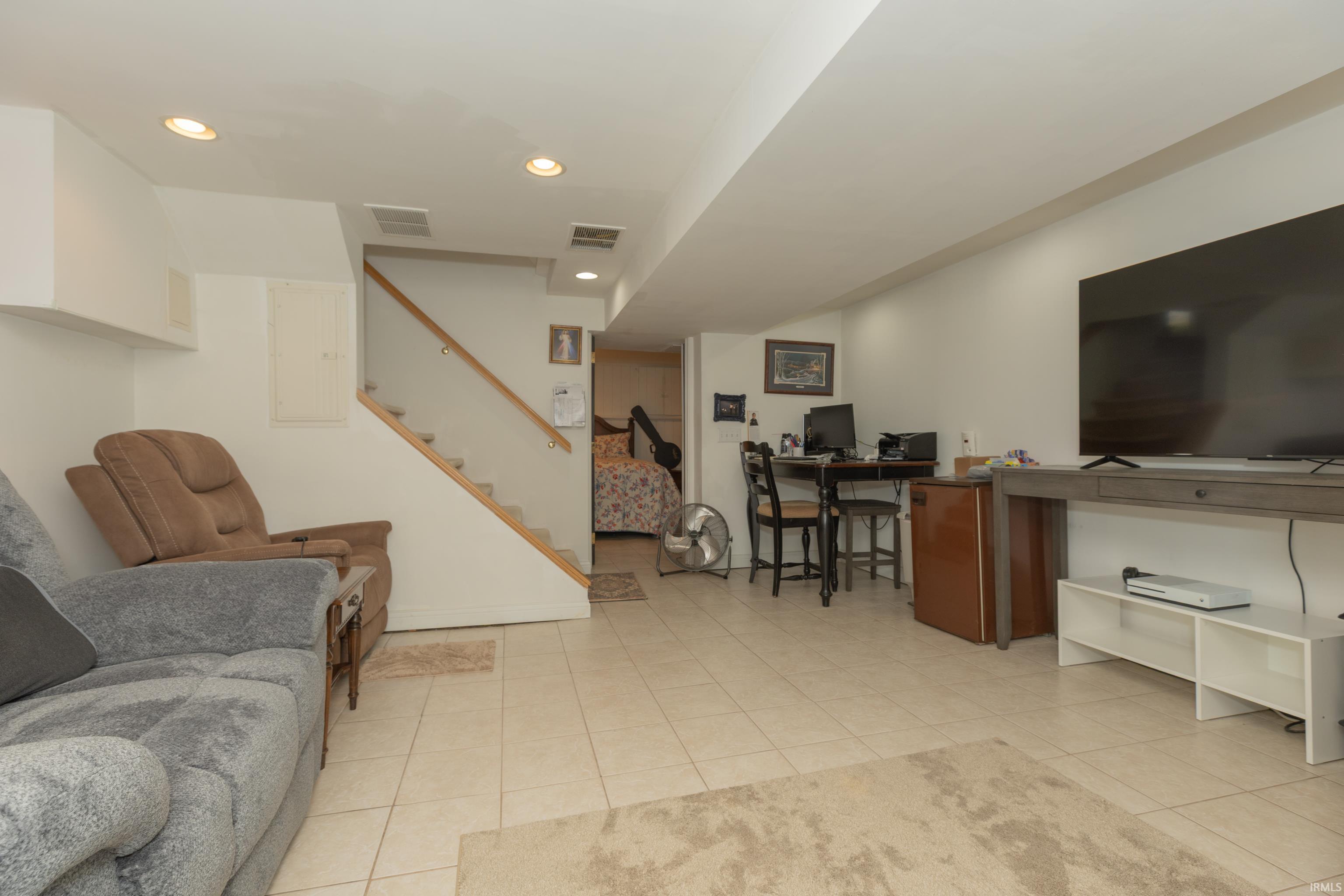 2913 E Mulberry Street