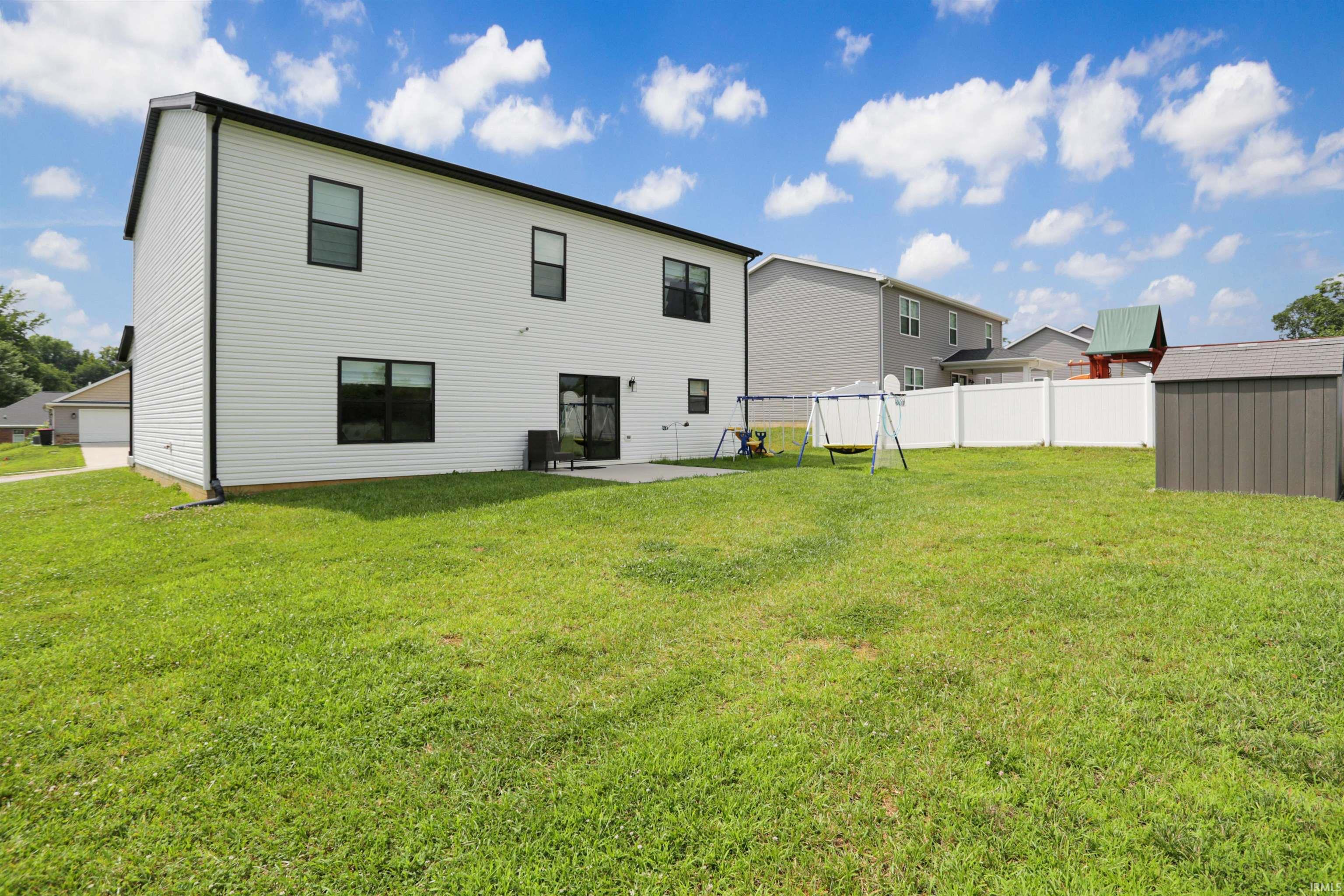 5562 Hillside Trail