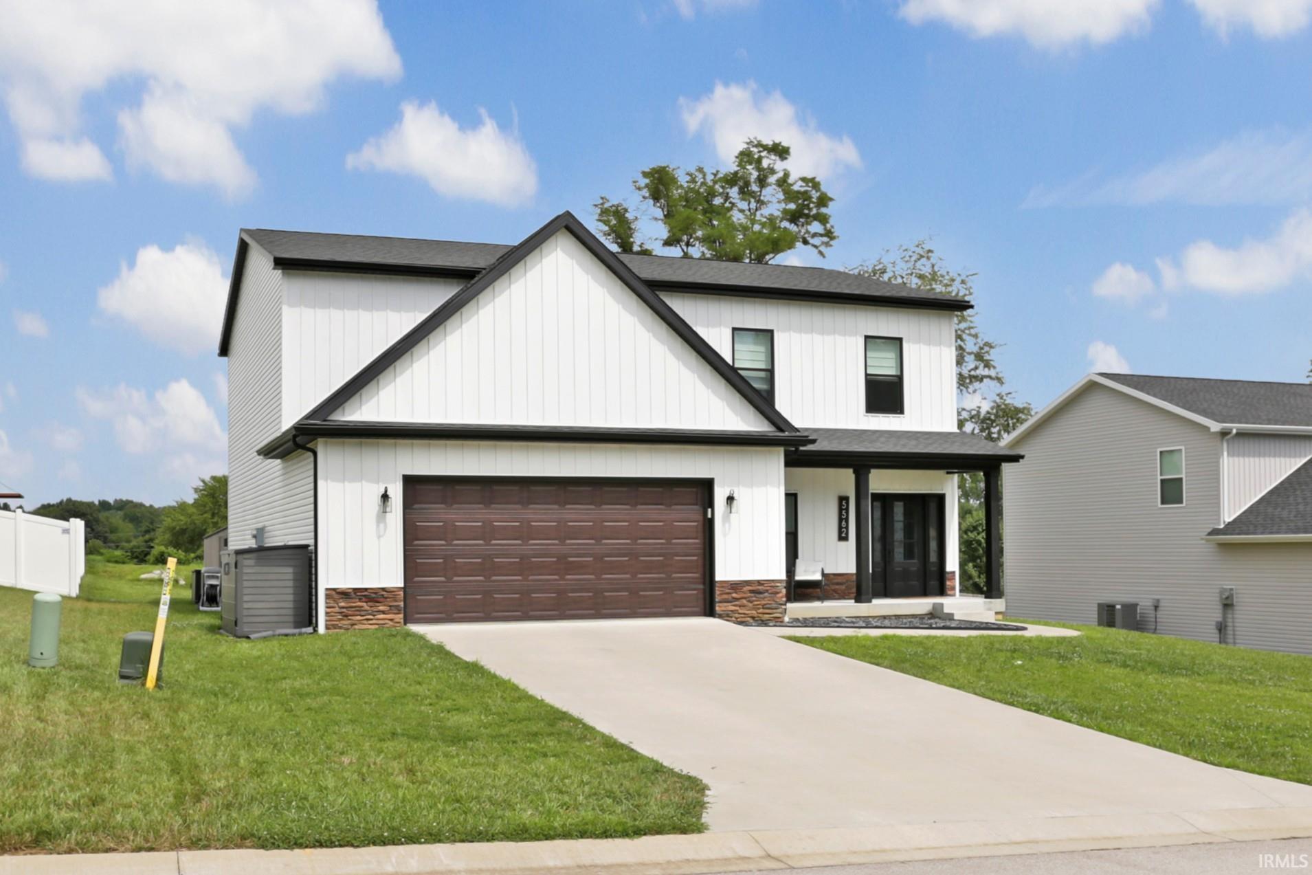 5562 Hillside Trail