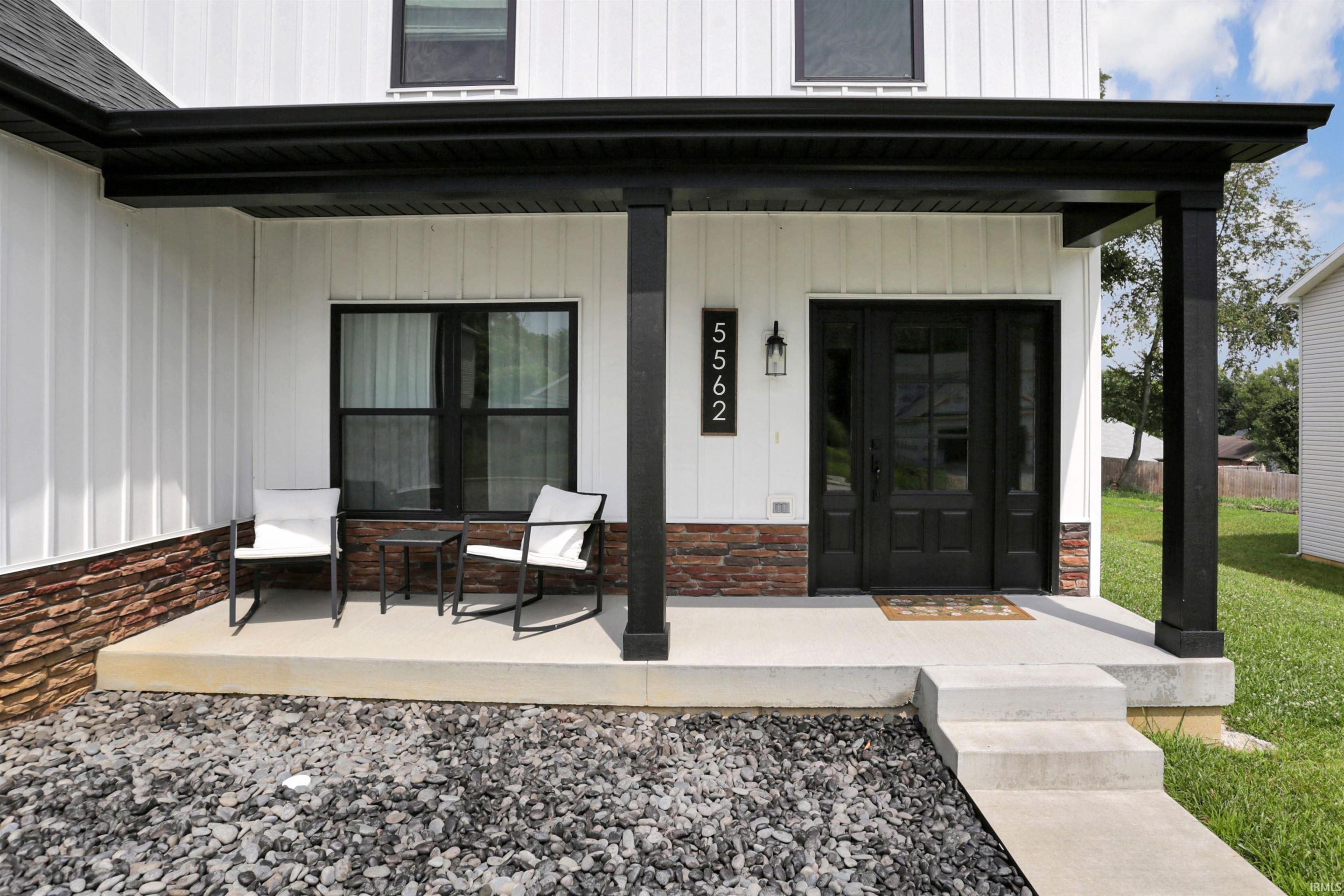 5562 Hillside Trail
