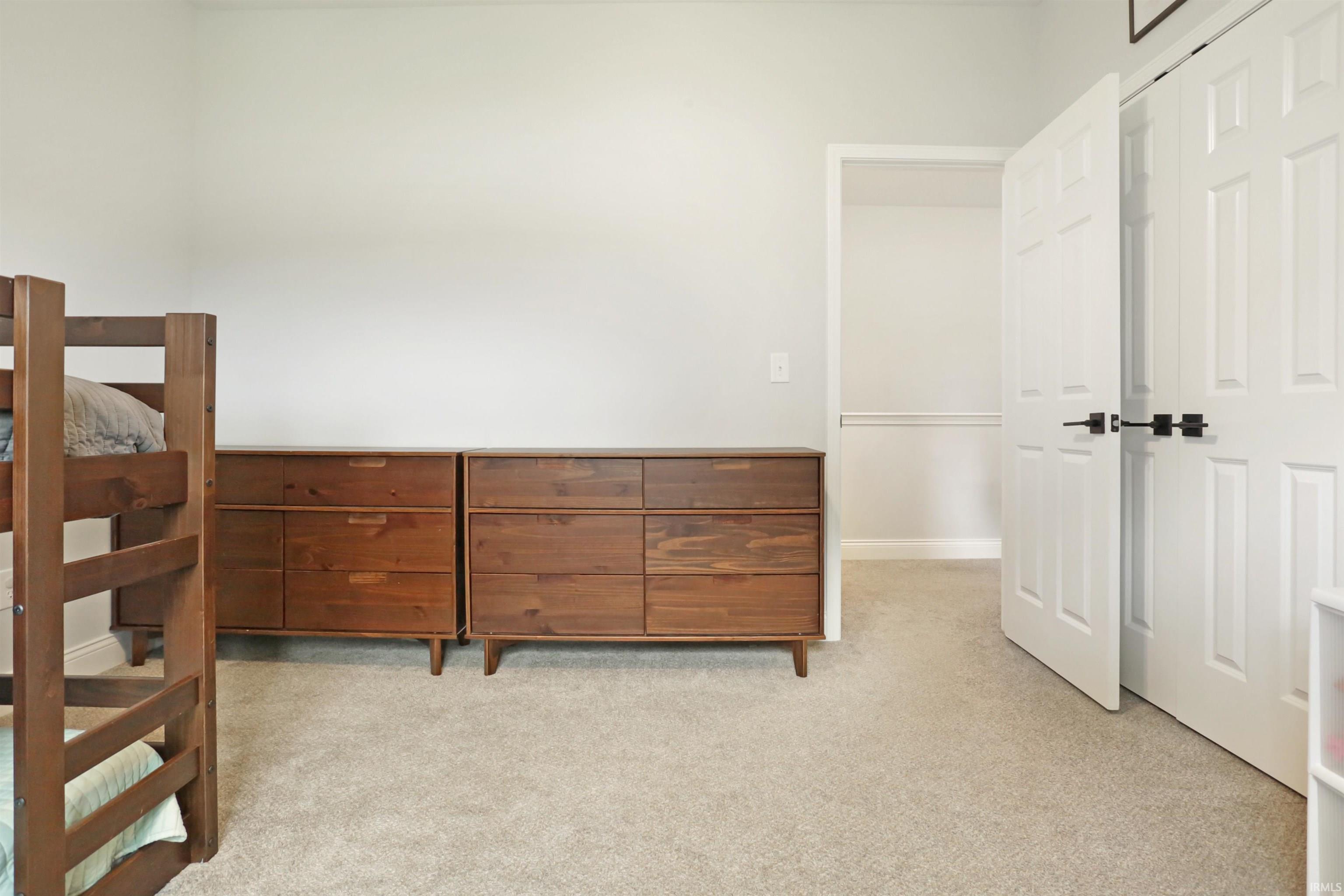 5562 Hillside Trail