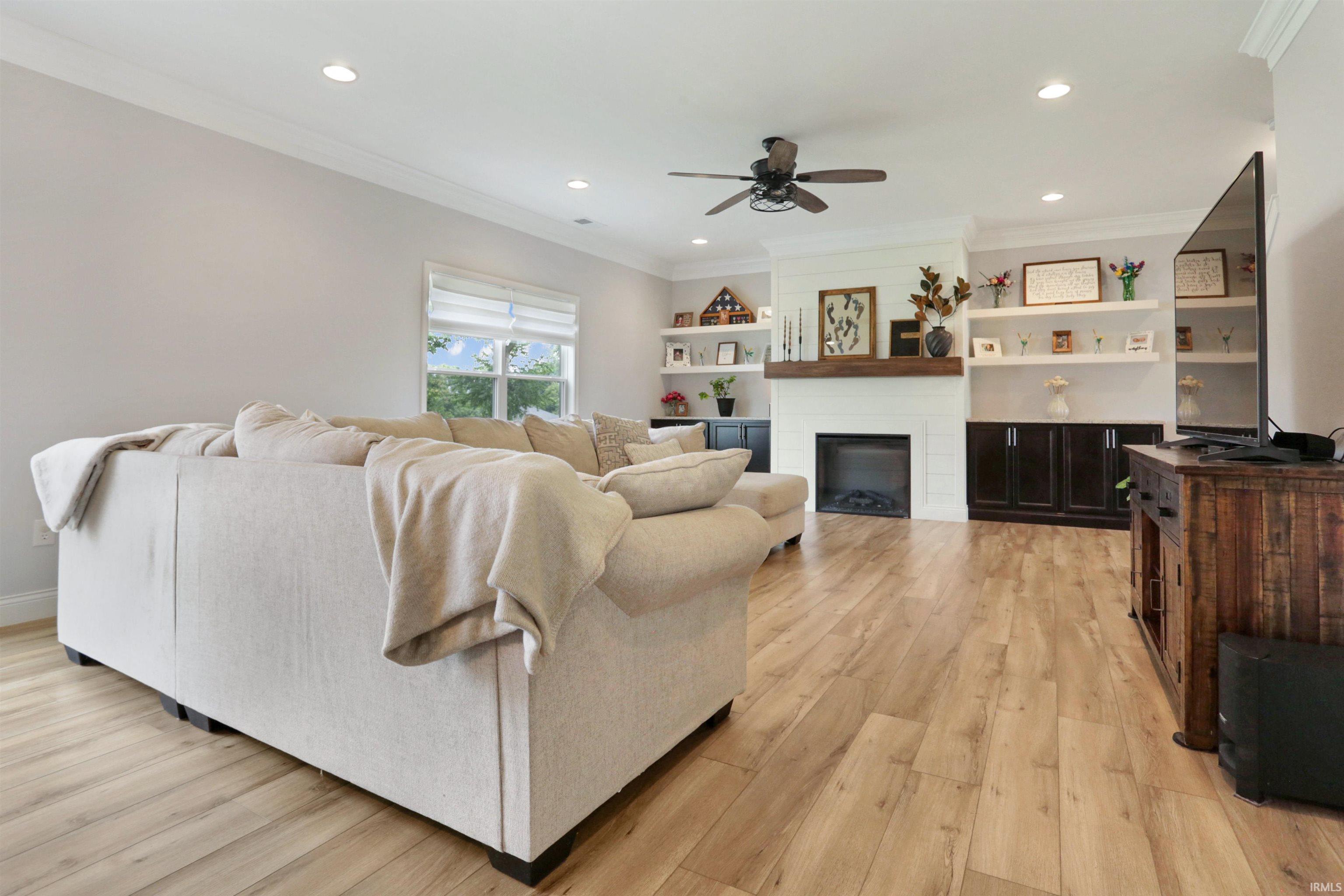 5562 Hillside Trail