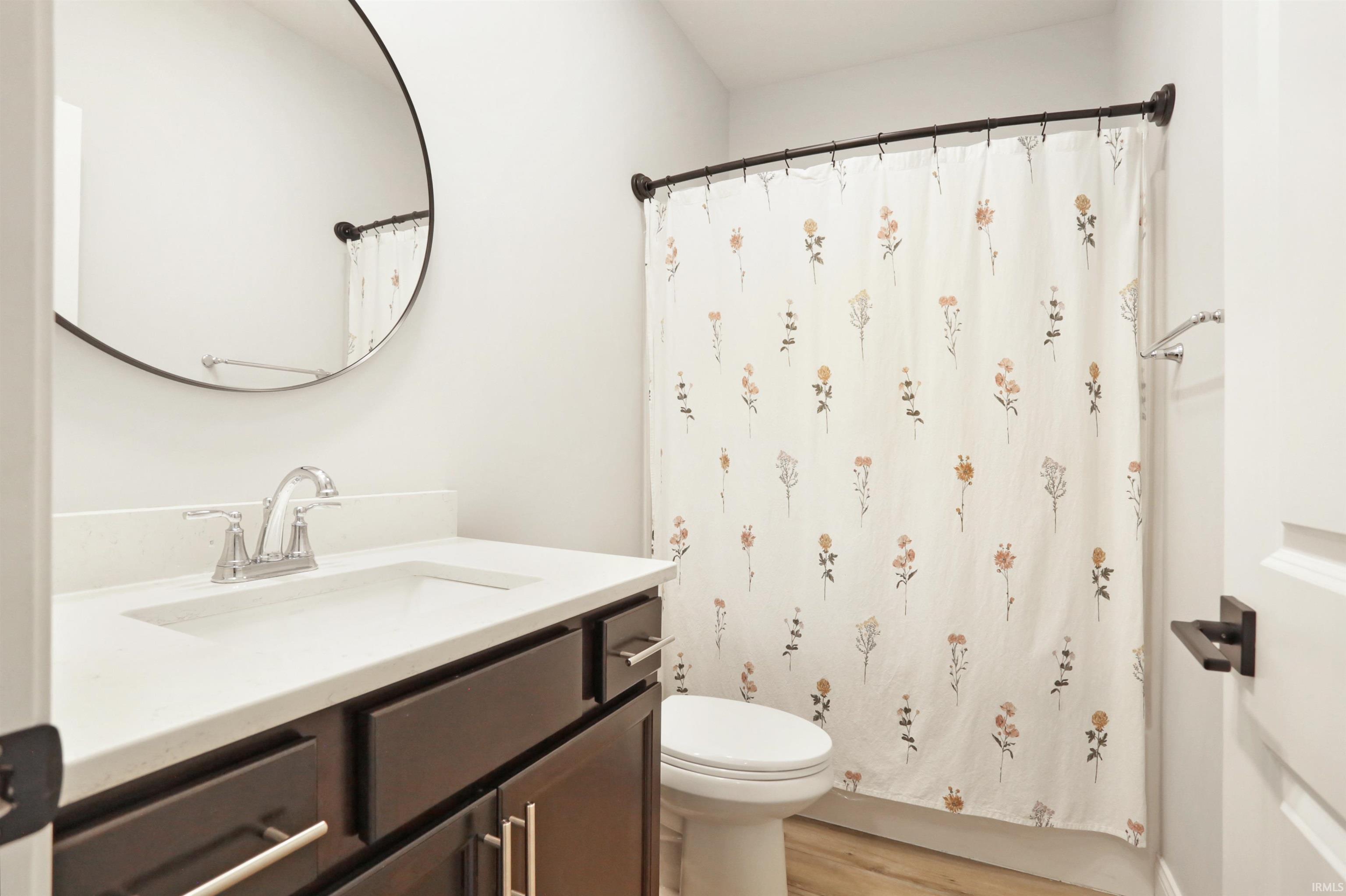 5562 Hillside Trail