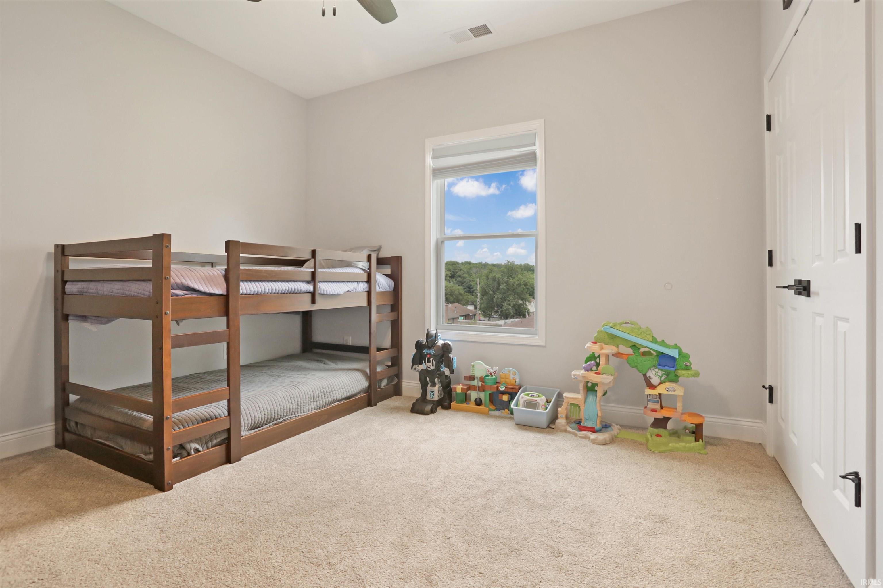 5562 Hillside Trail