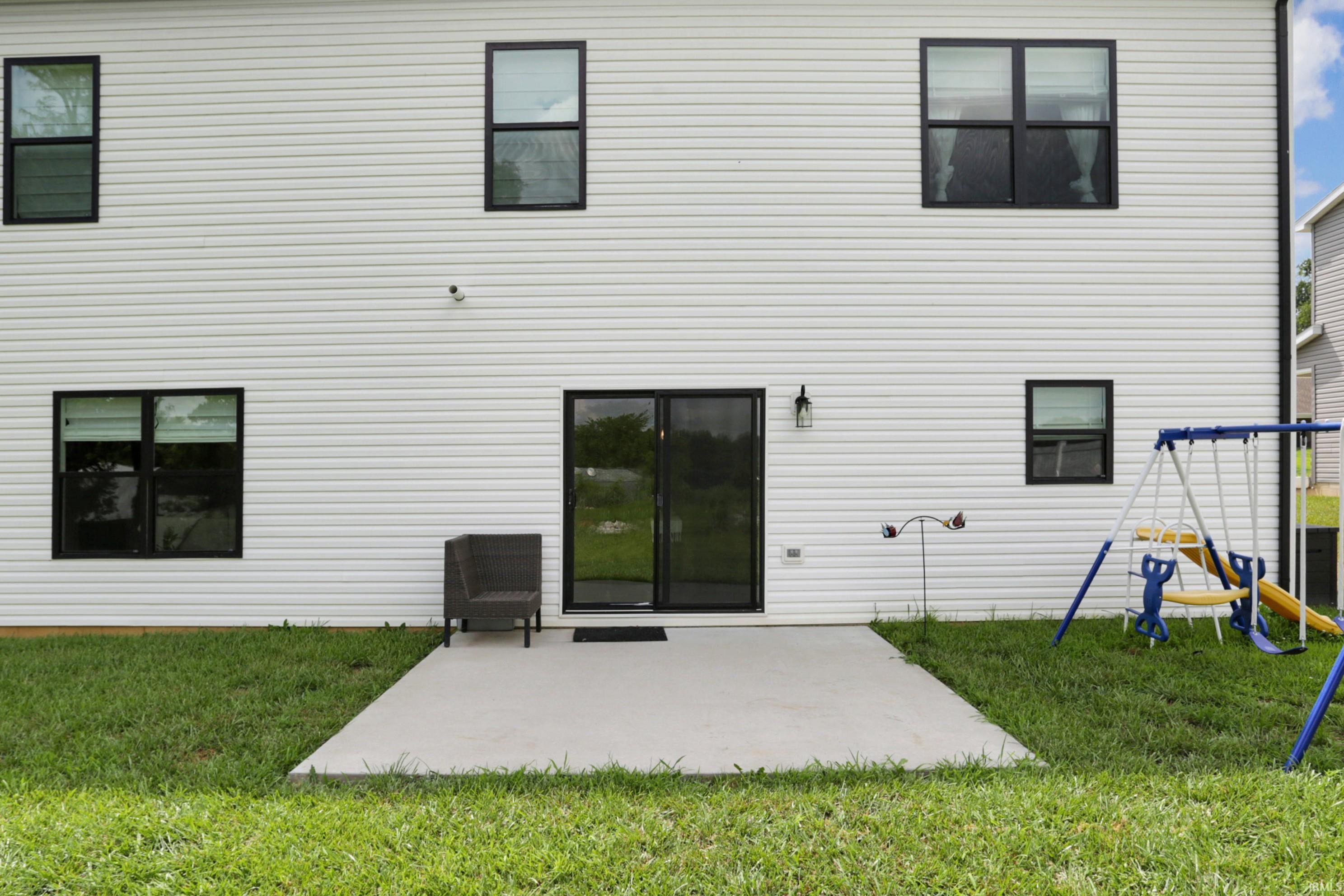 5562 Hillside Trail