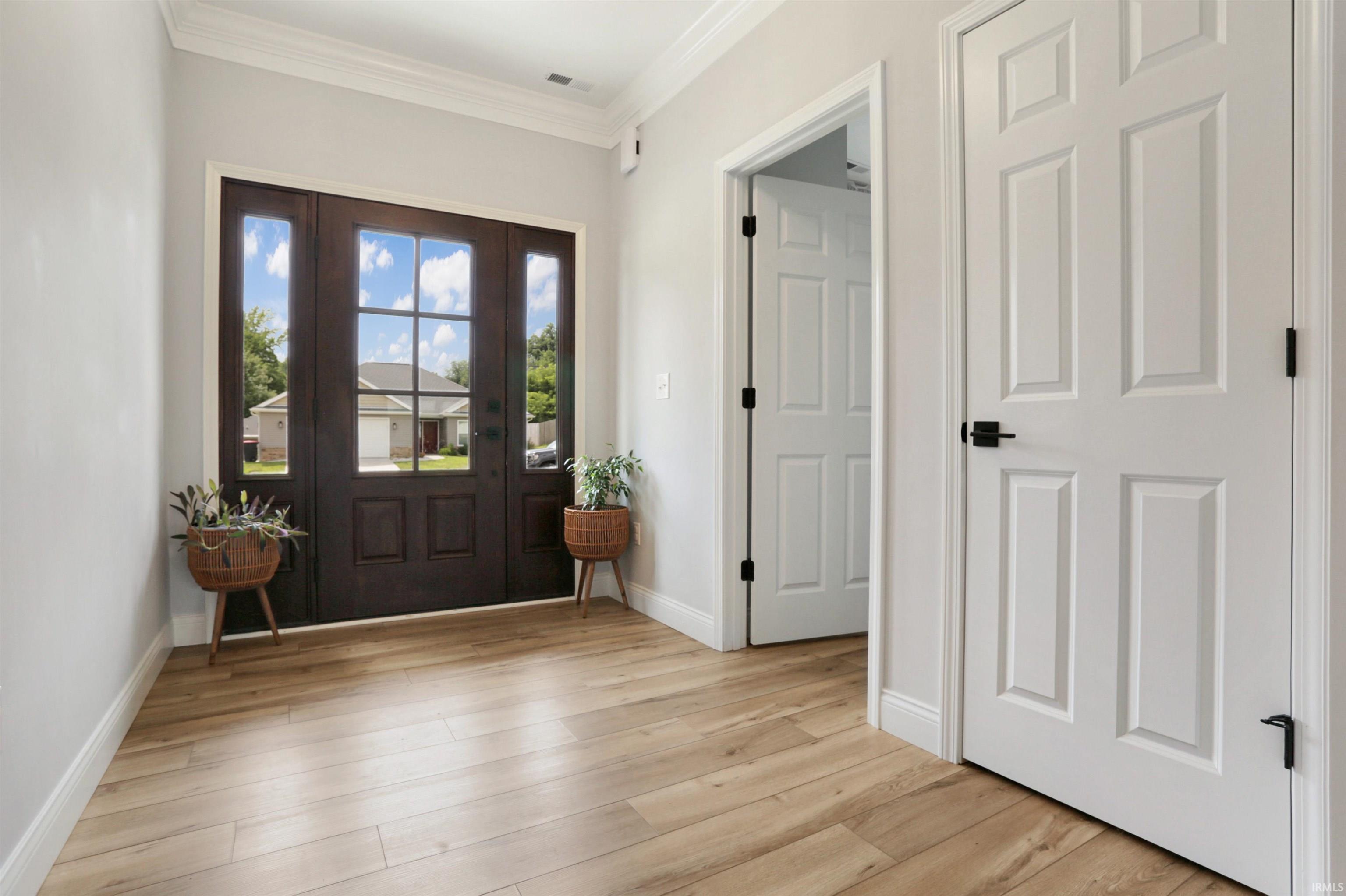 5562 Hillside Trail
