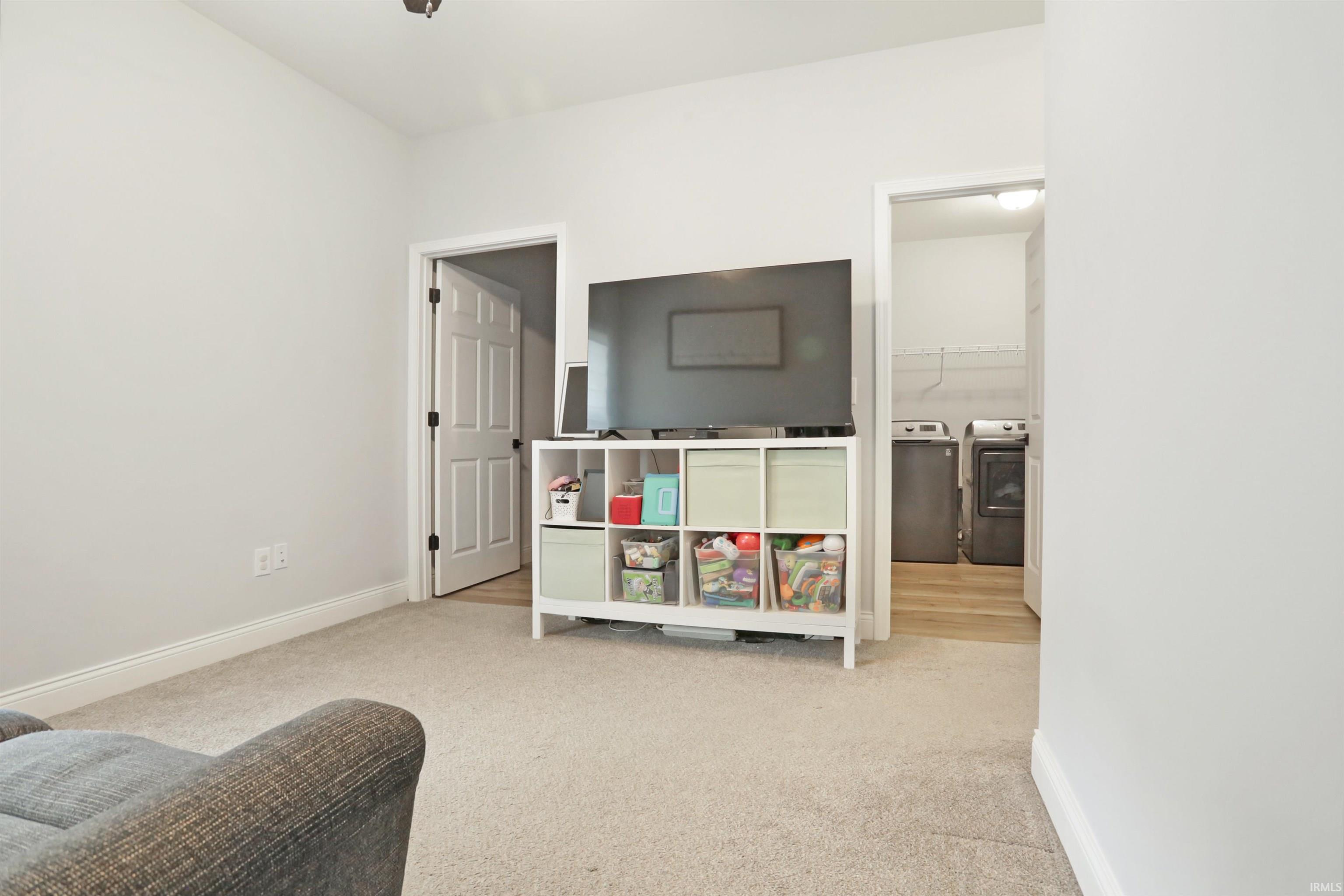 5562 Hillside Trail