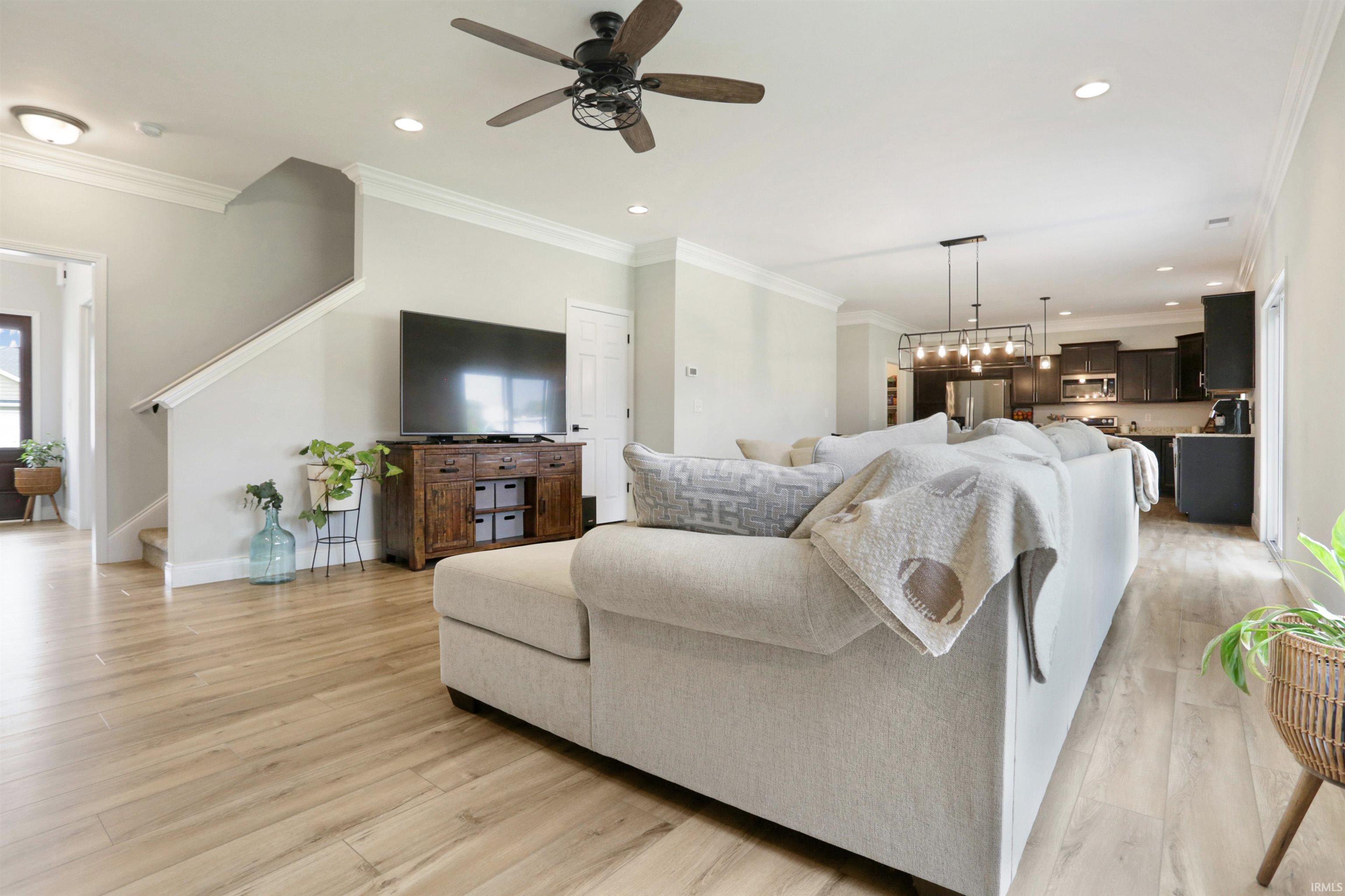5562 Hillside Trail