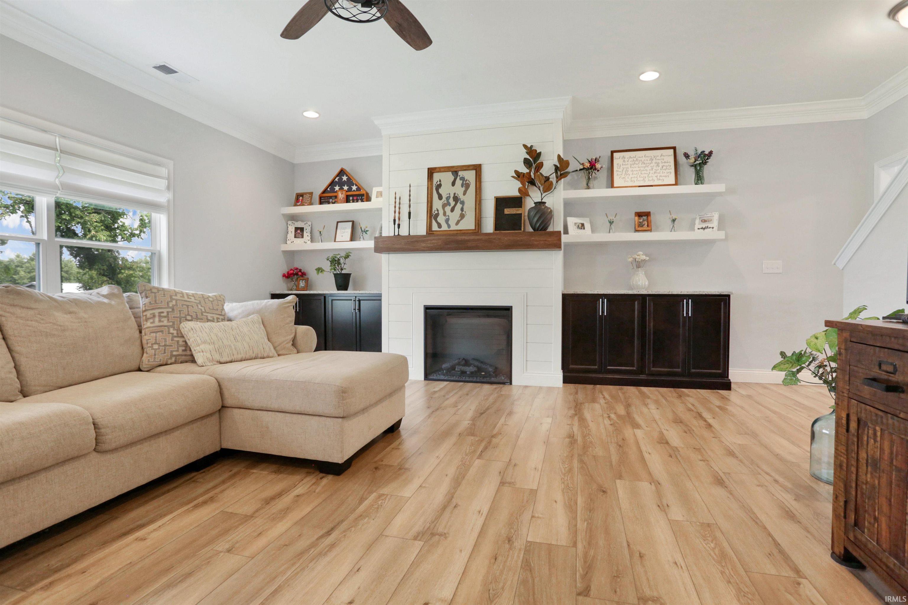 5562 Hillside Trail