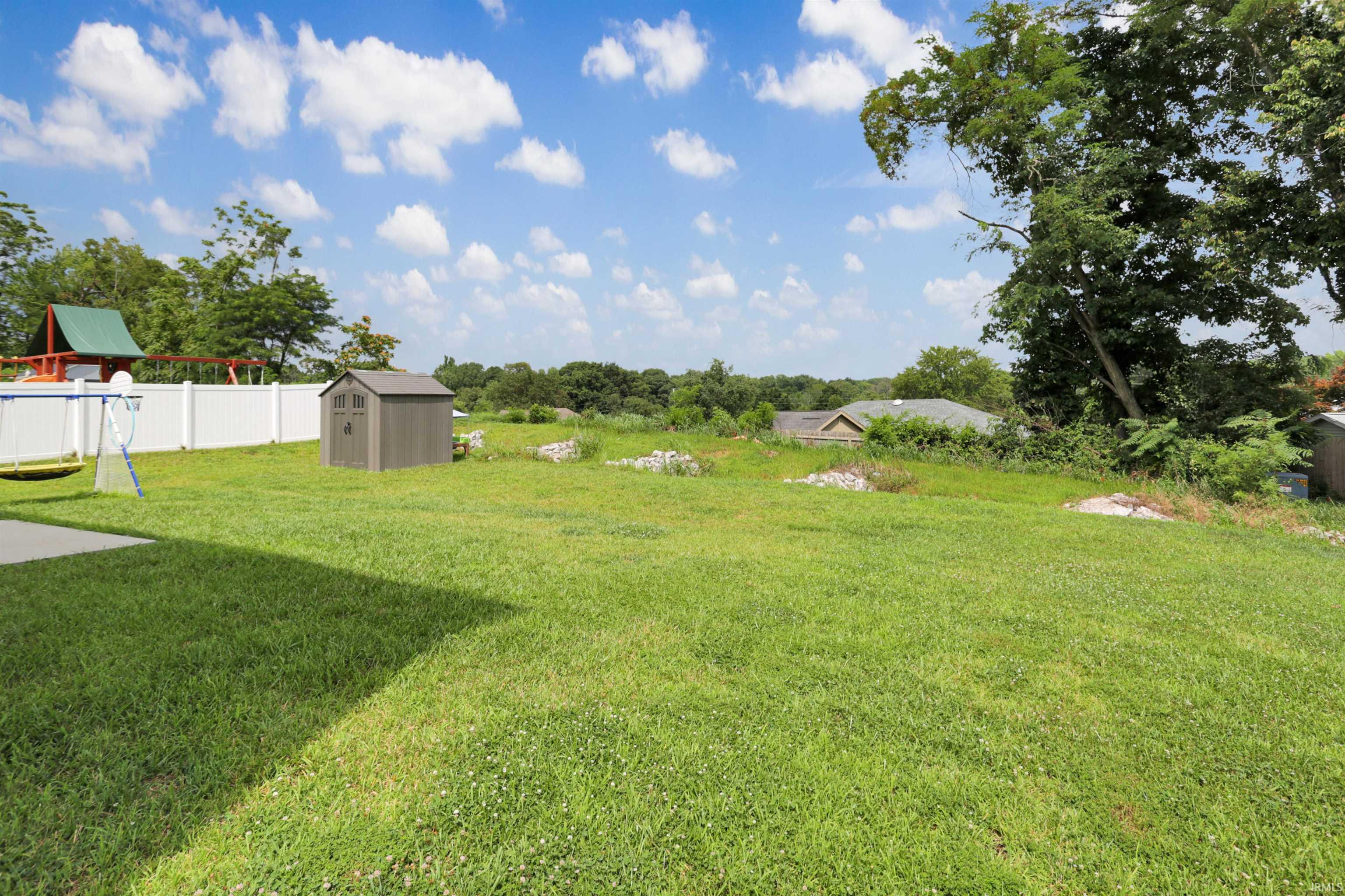 5562 Hillside Trail