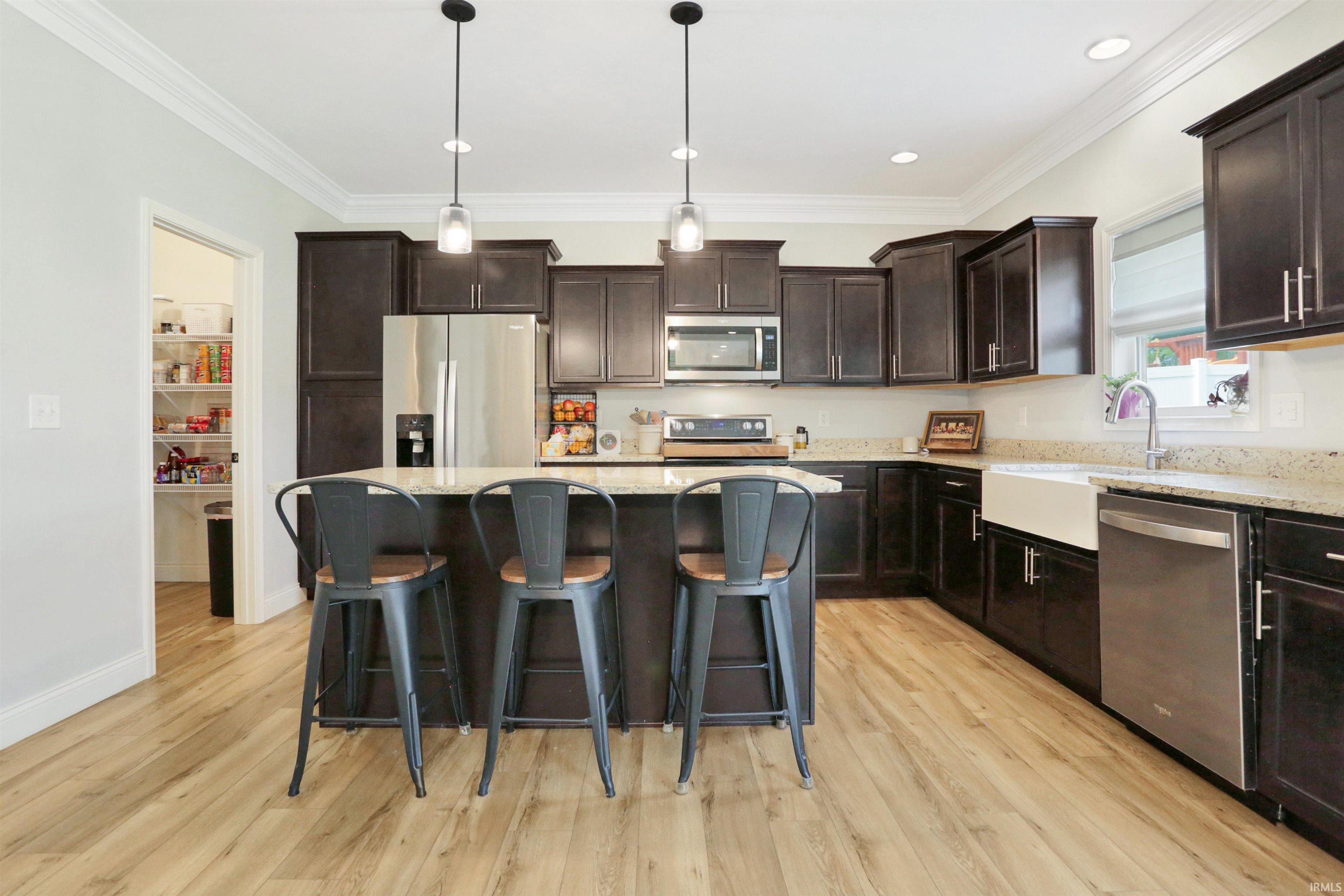 5562 Hillside Trail