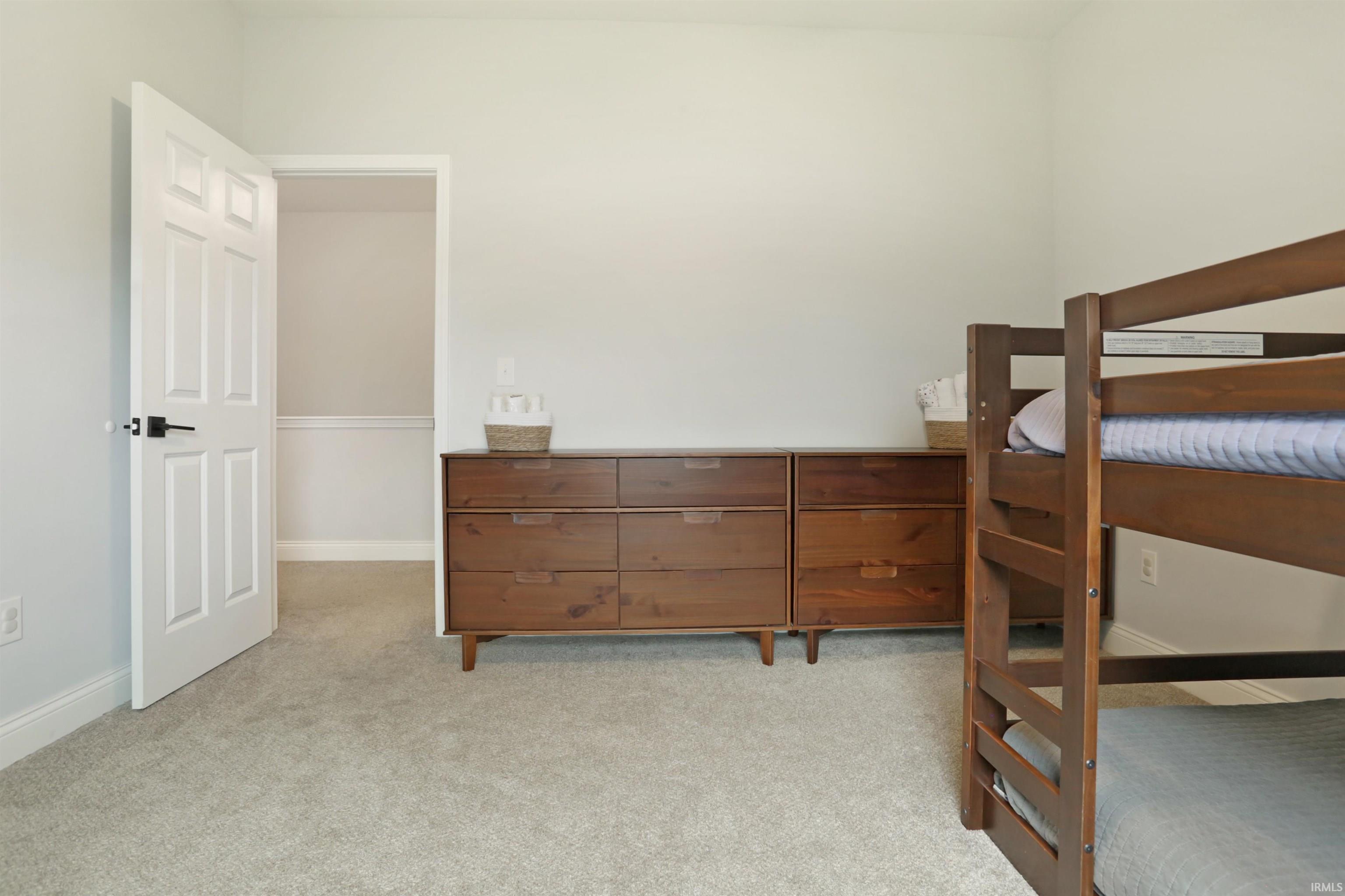 5562 Hillside Trail
