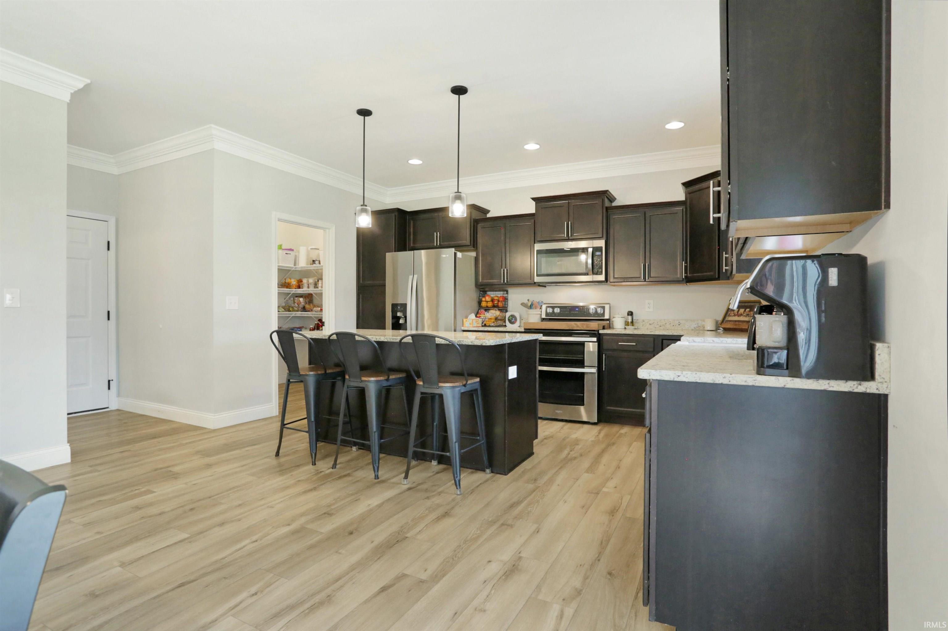 5562 Hillside Trail