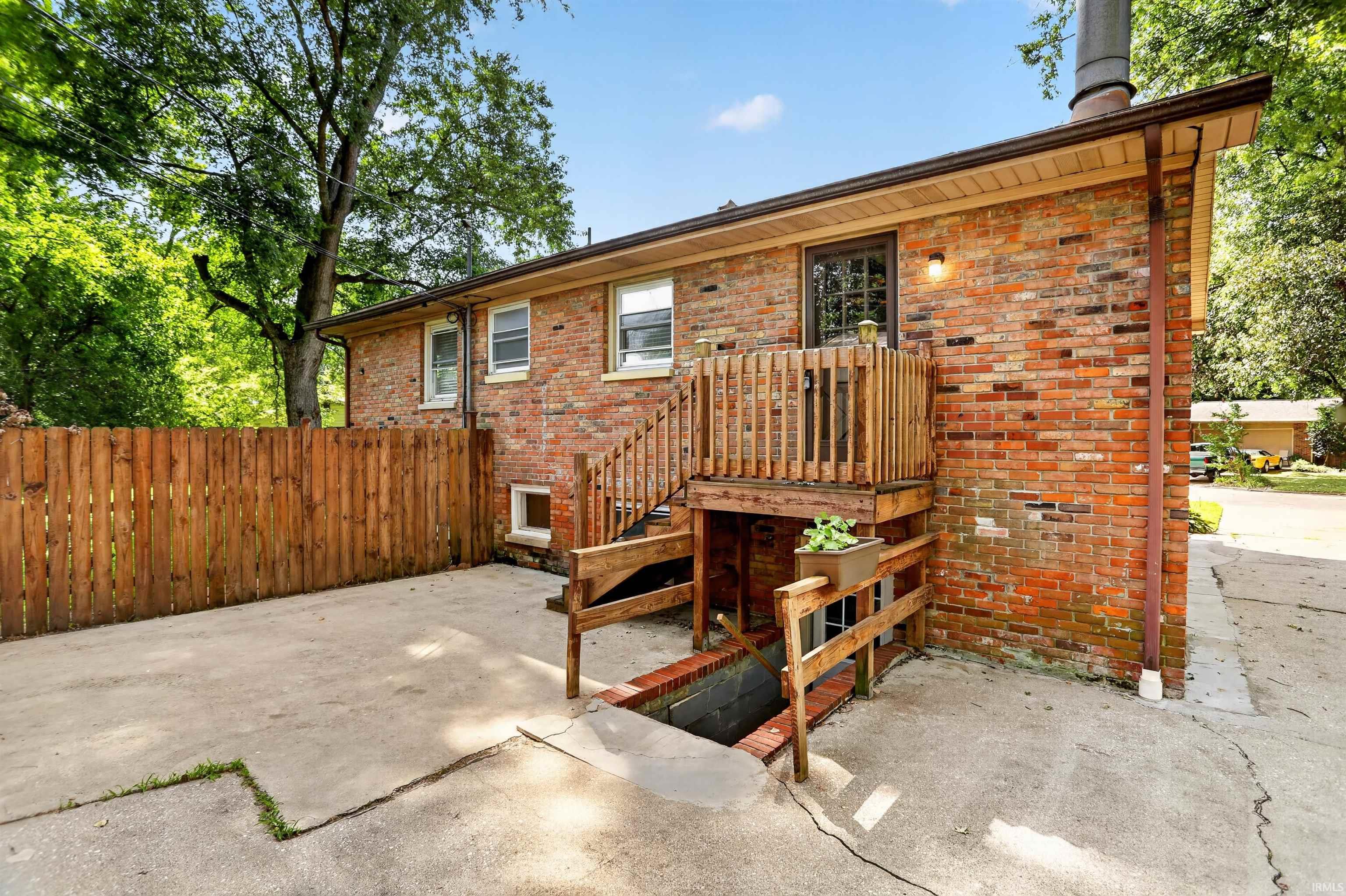 6210 Roger Park Court