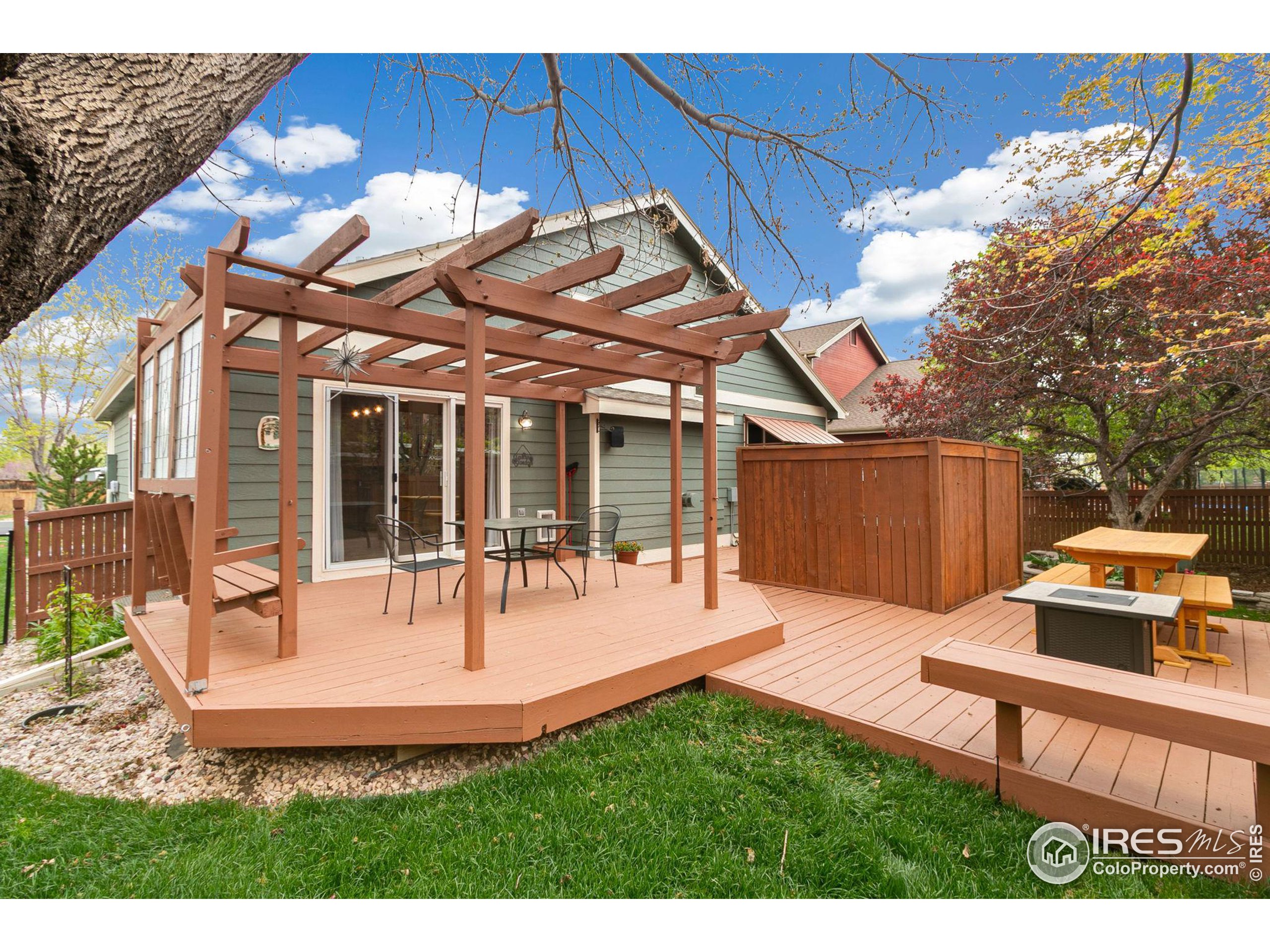 3890 Foothills Dr