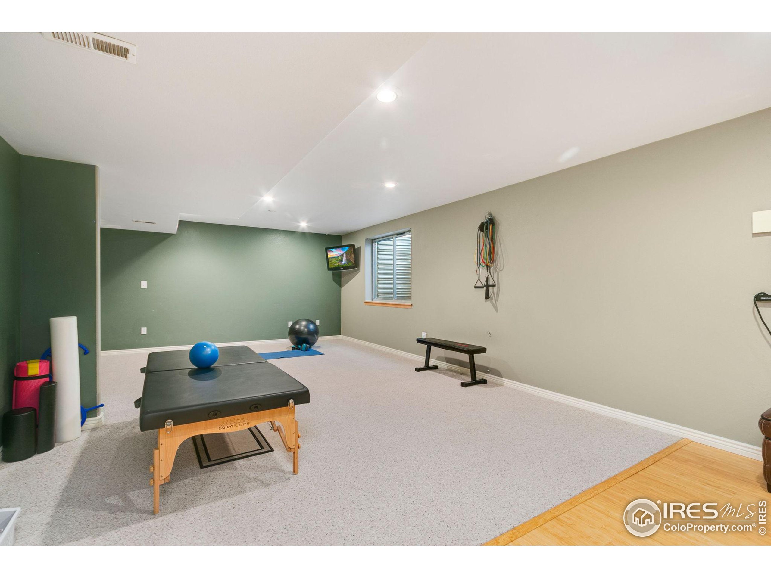 3890 Foothills Dr