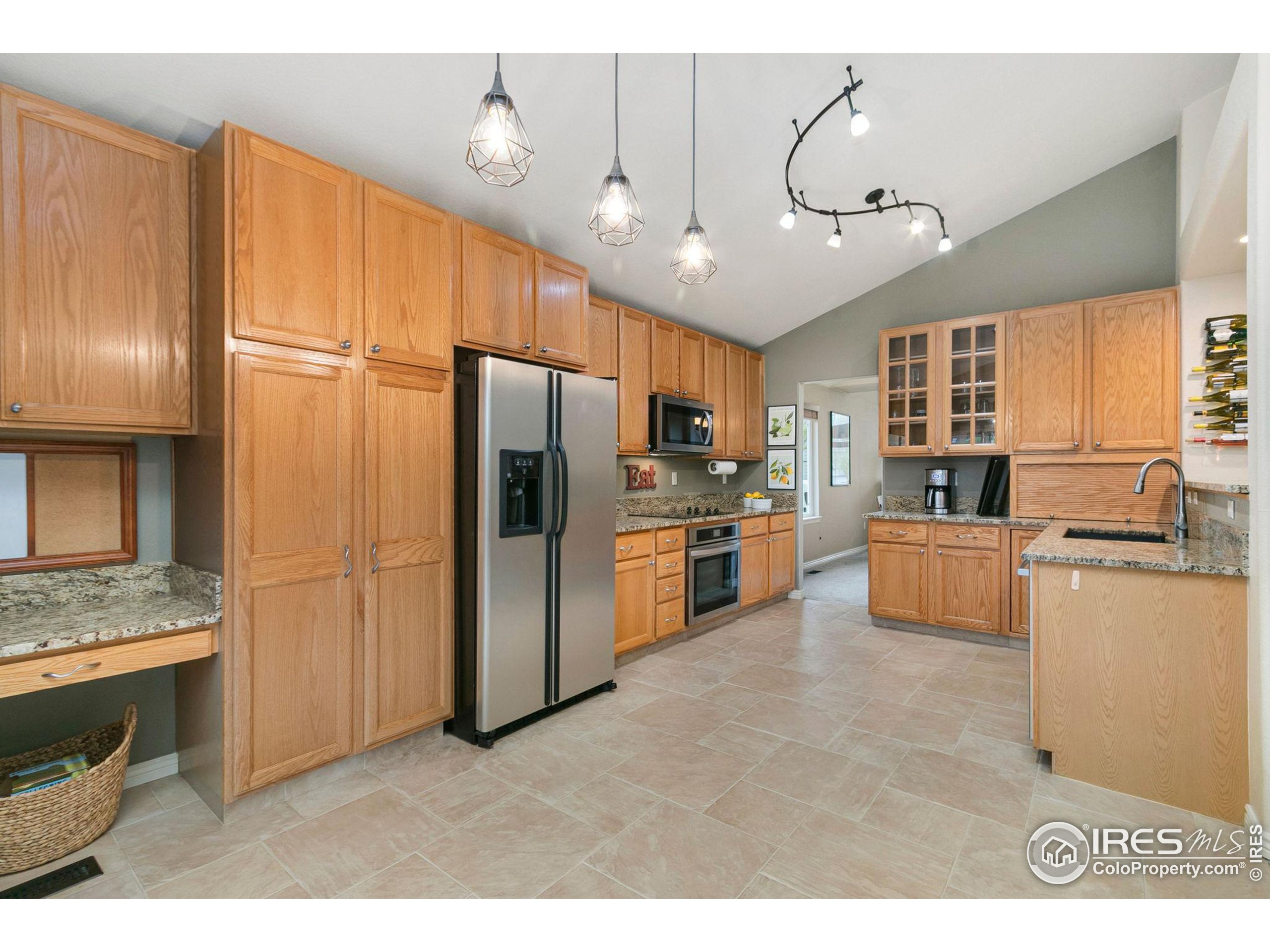 3890 Foothills Dr