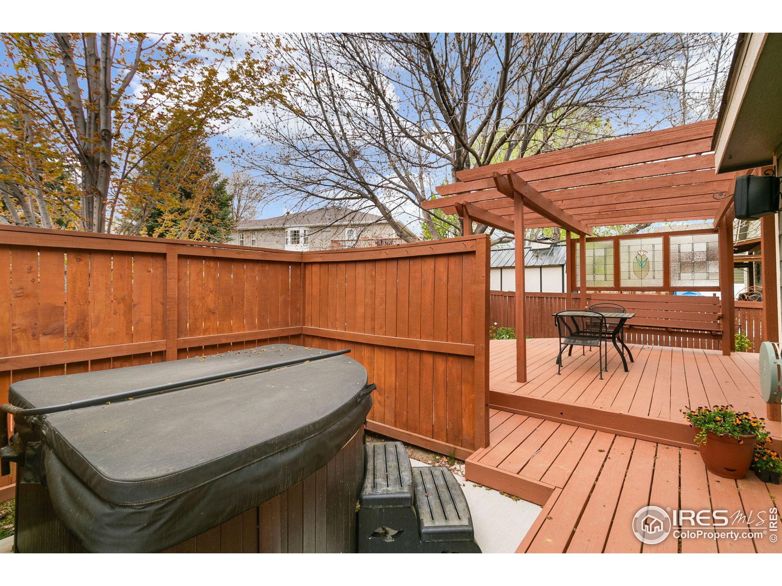 3890 Foothills Dr