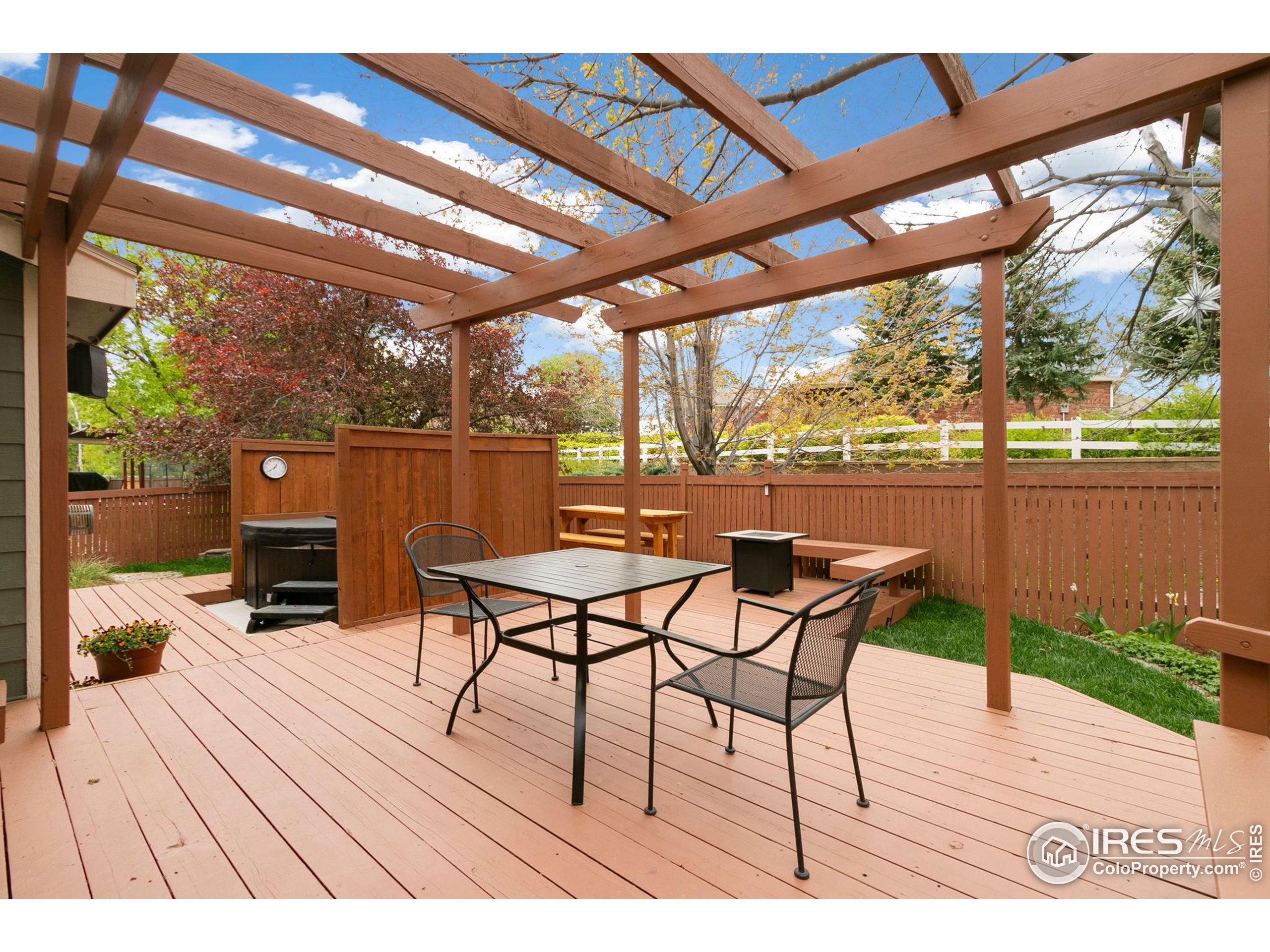 3890 Foothills Dr