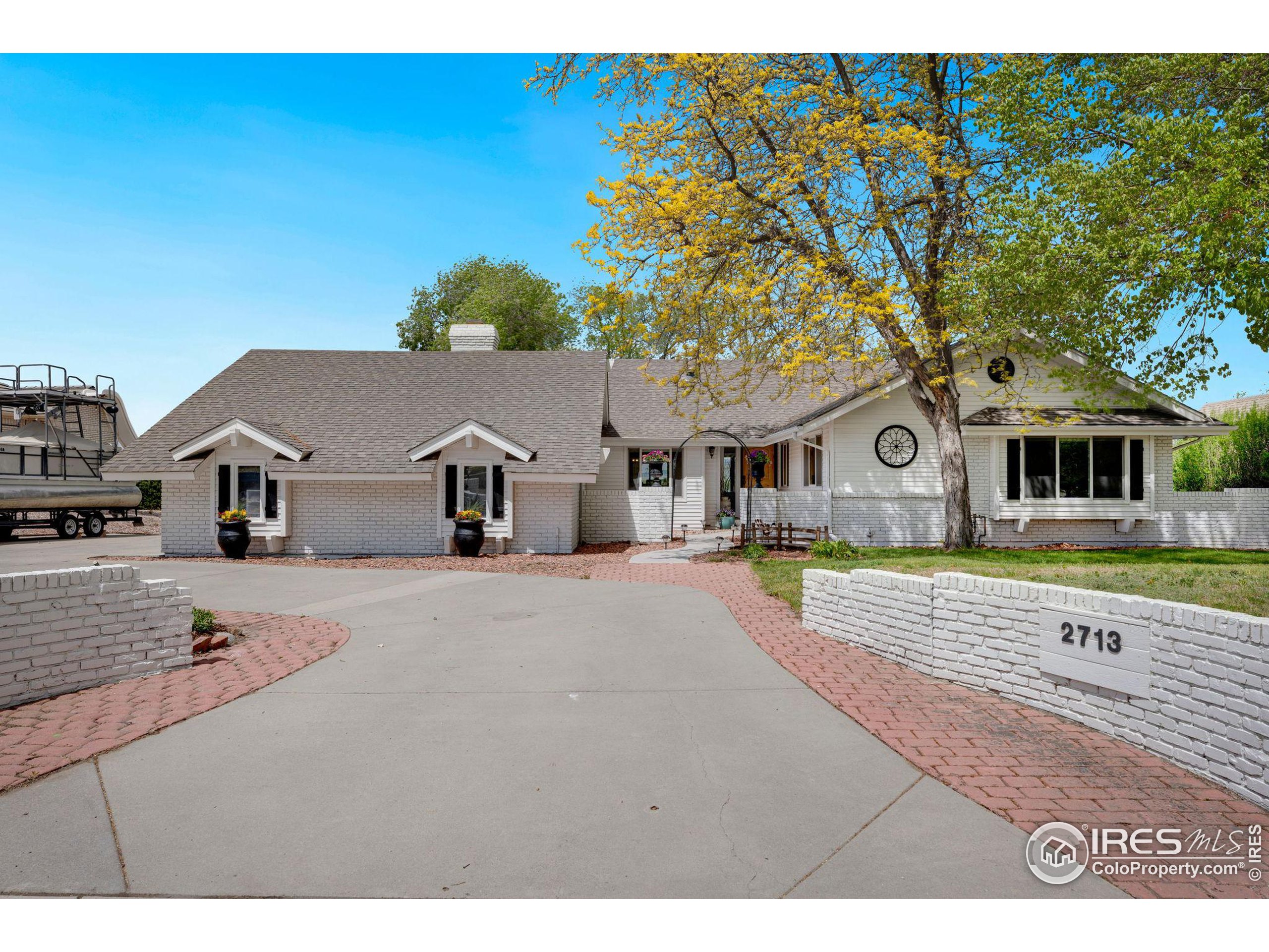 2713 Valley Oak Dr