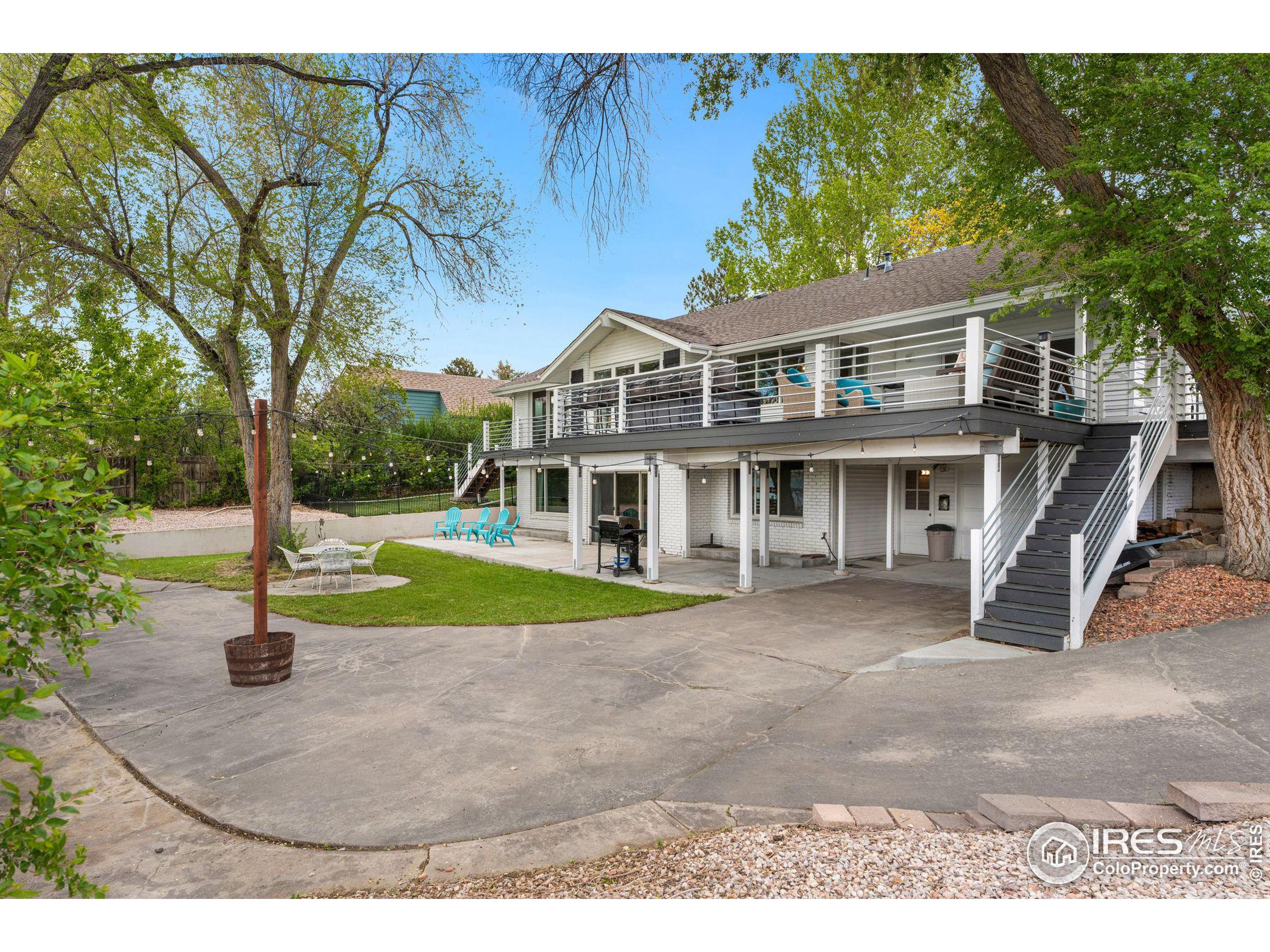 2713 Valley Oak Dr