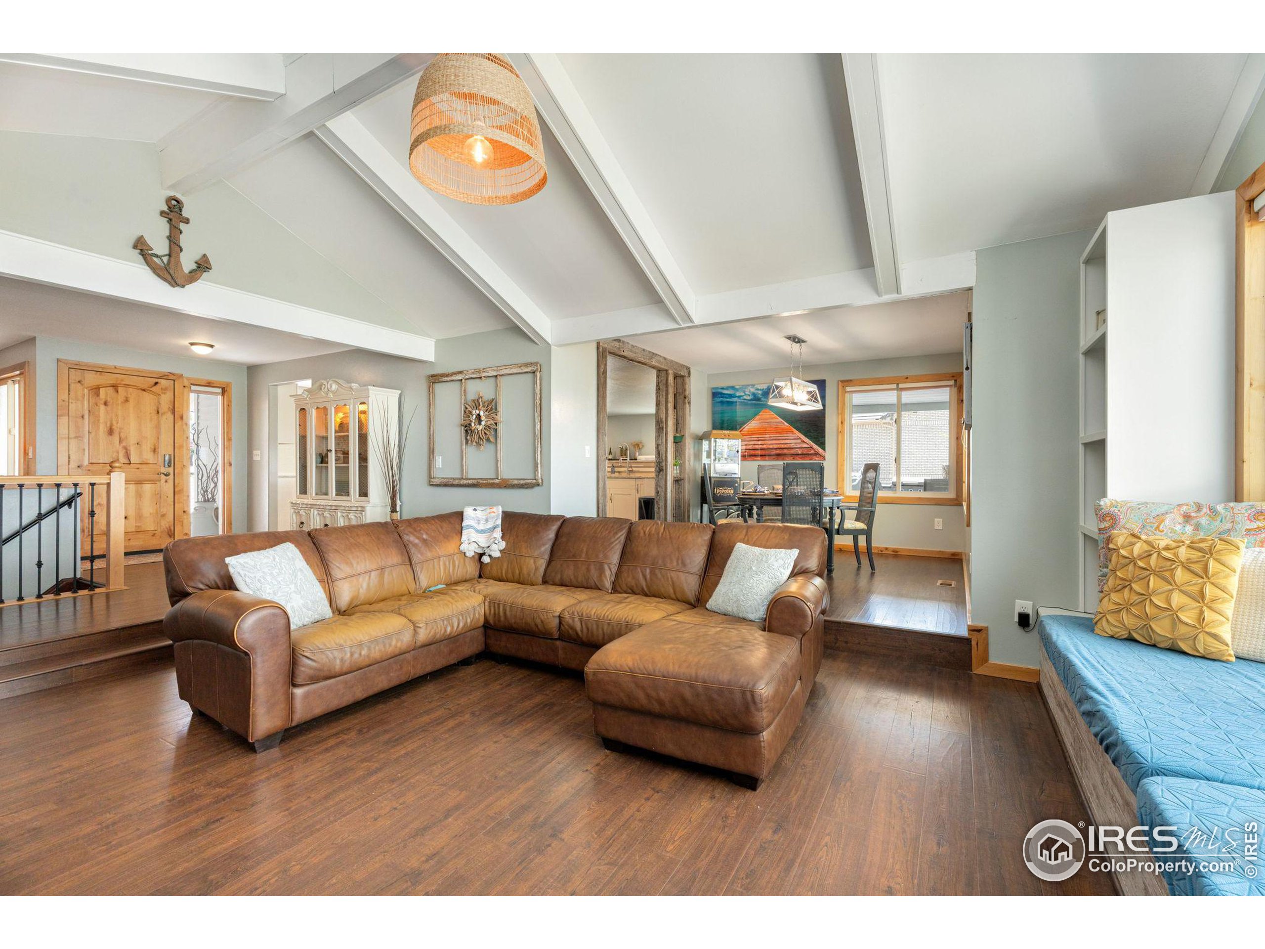 2713 Valley Oak Dr