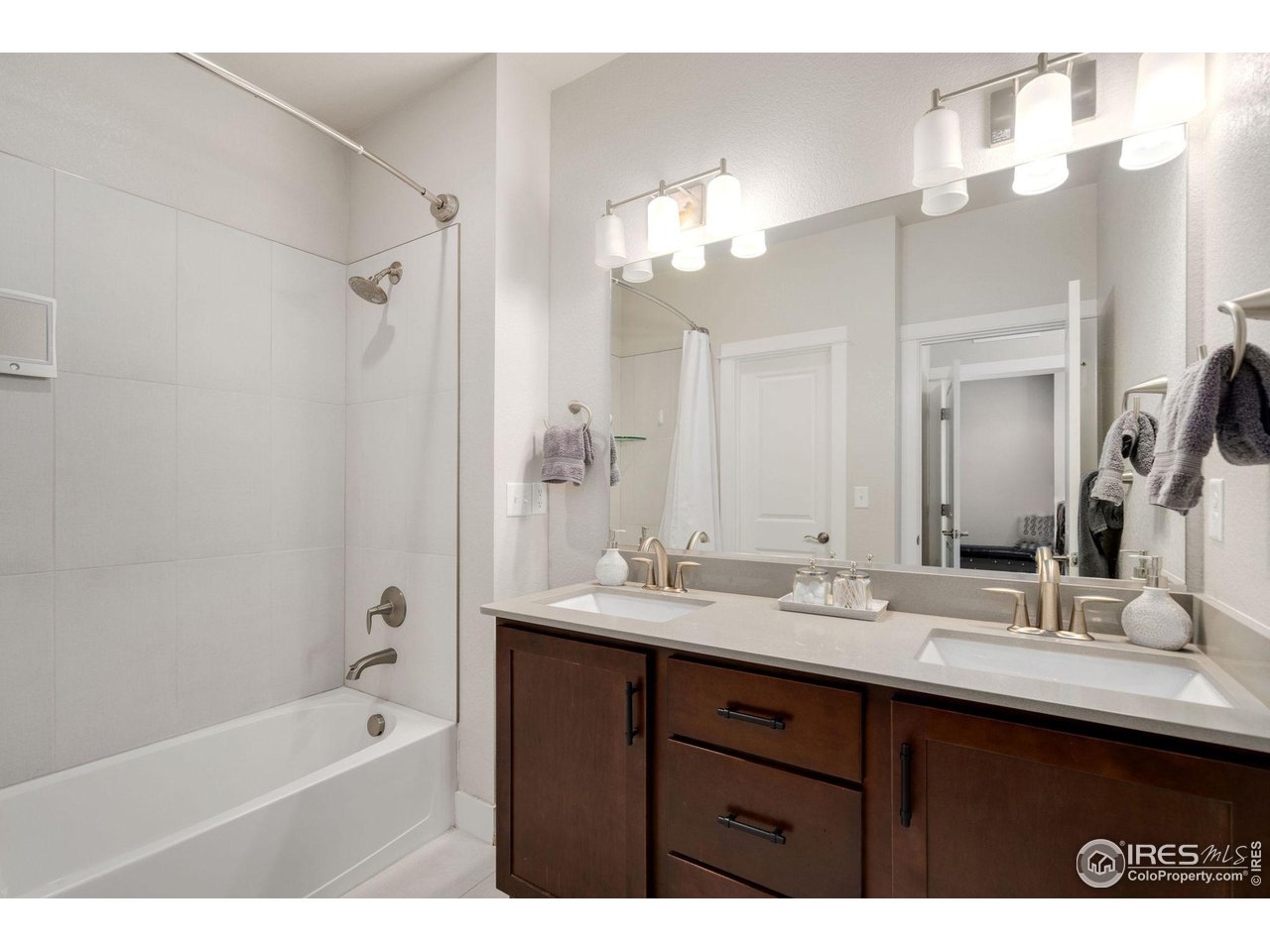 4147 Crittenton Ln 4