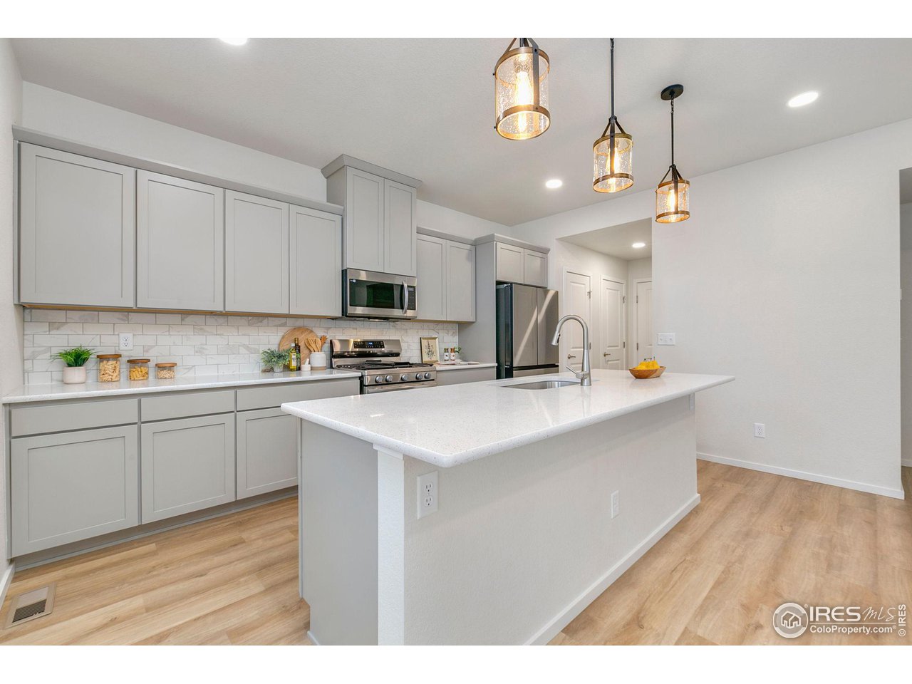 5240 Rendezvous Pkwy