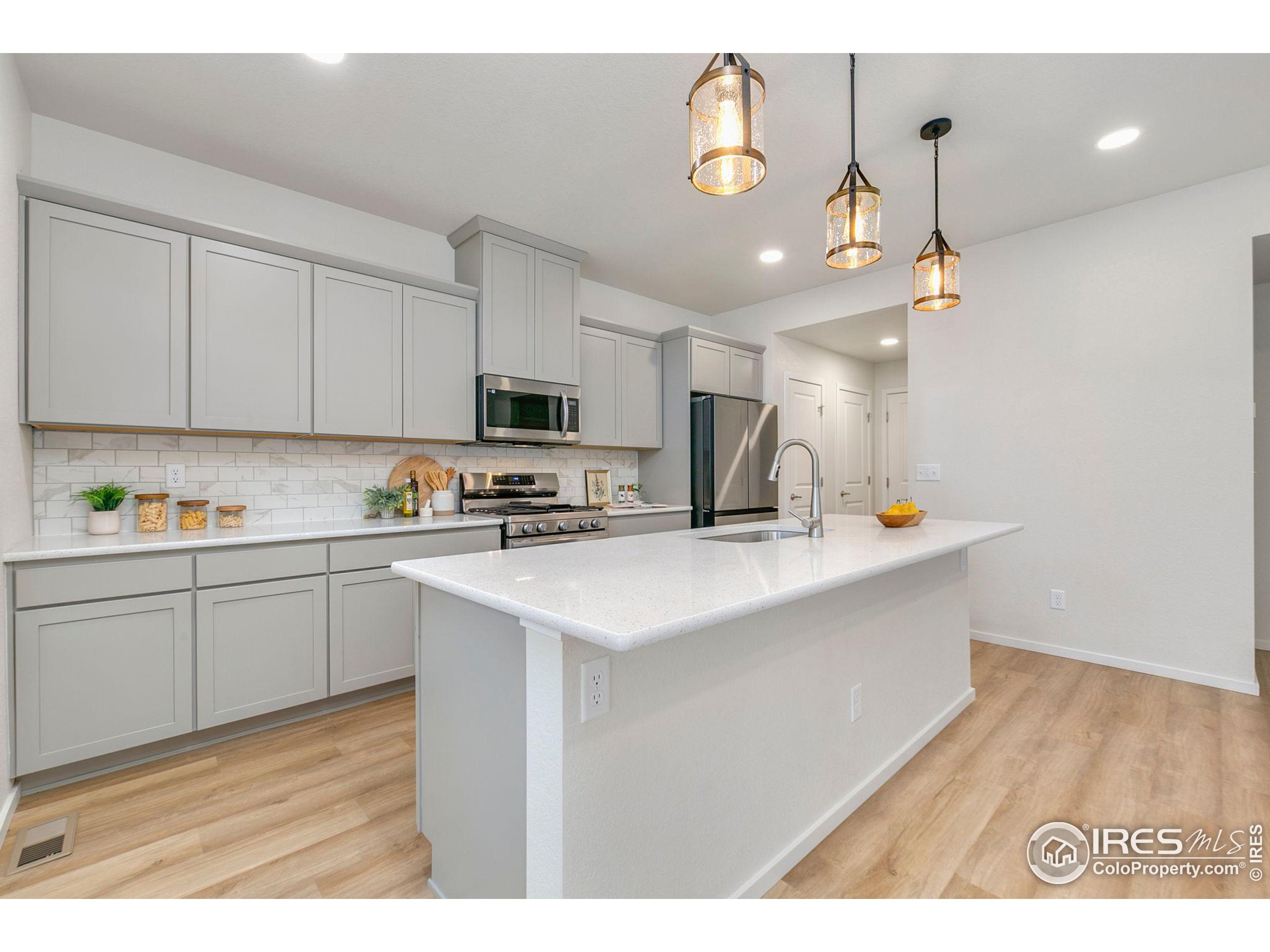 5240 Rendezvous Pkwy