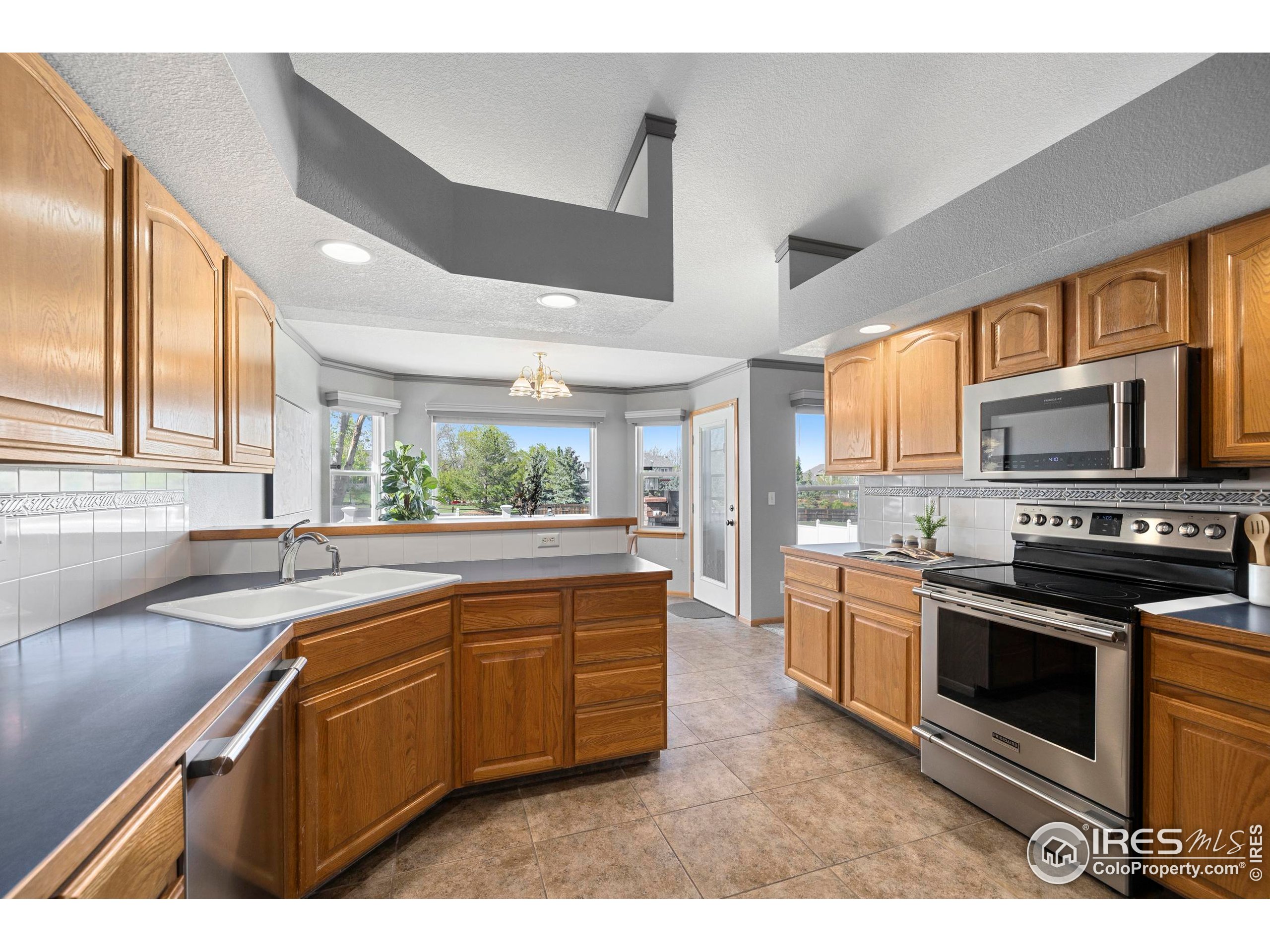 906 Province Rd
