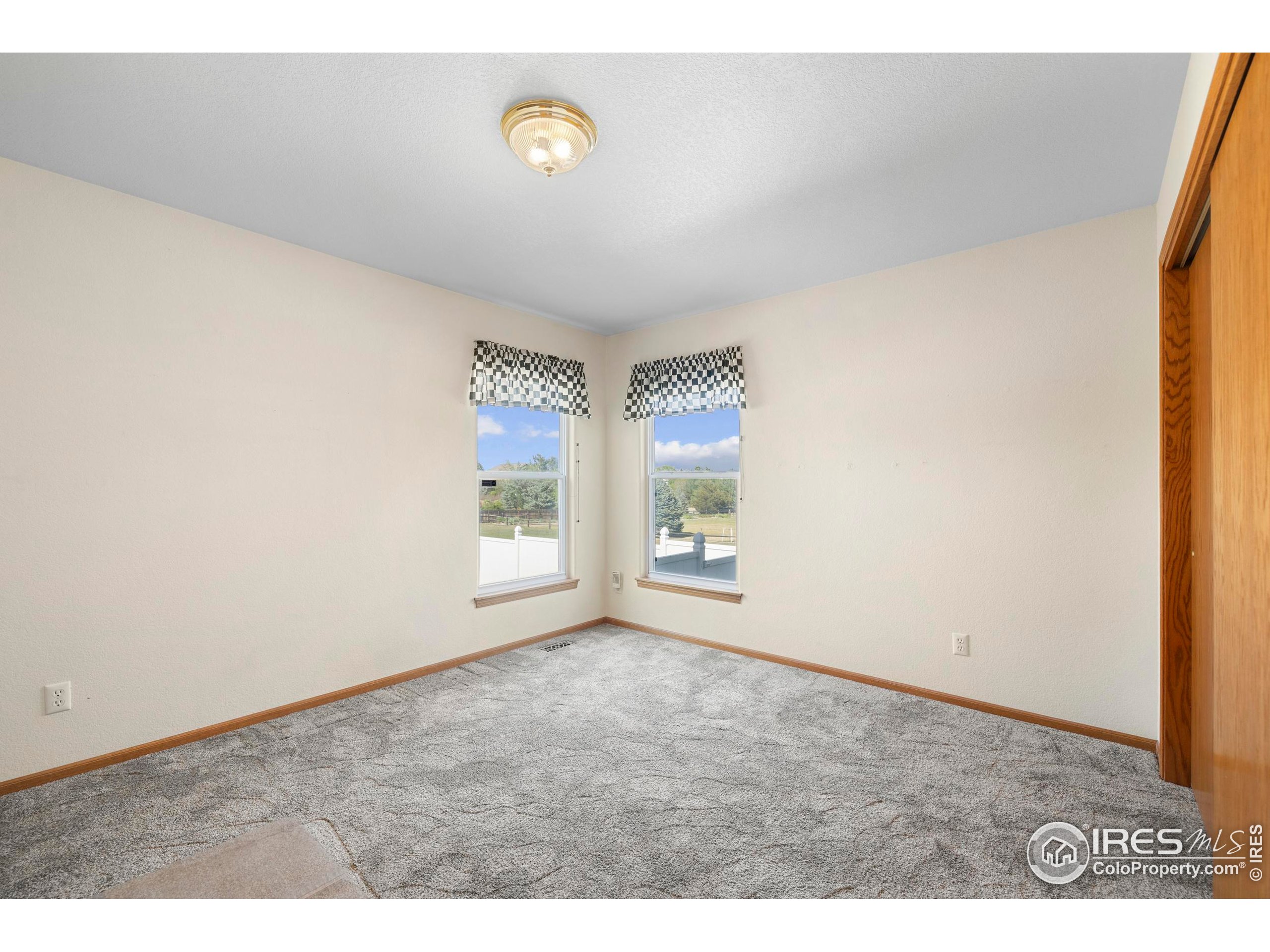 906 Province Rd