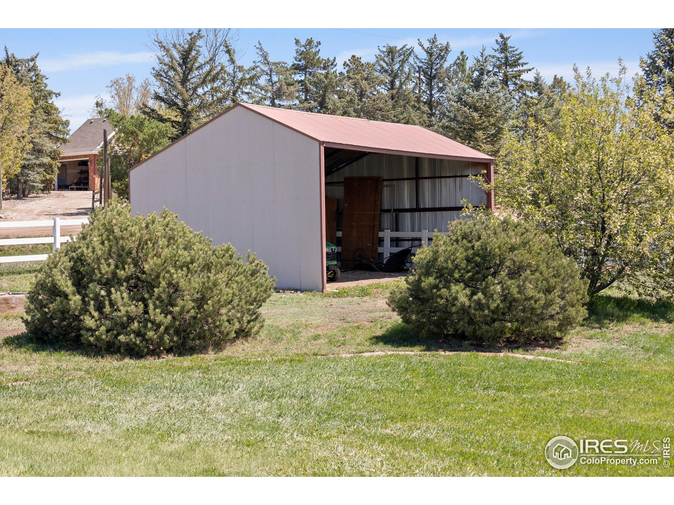 793 Richards Lake Rd