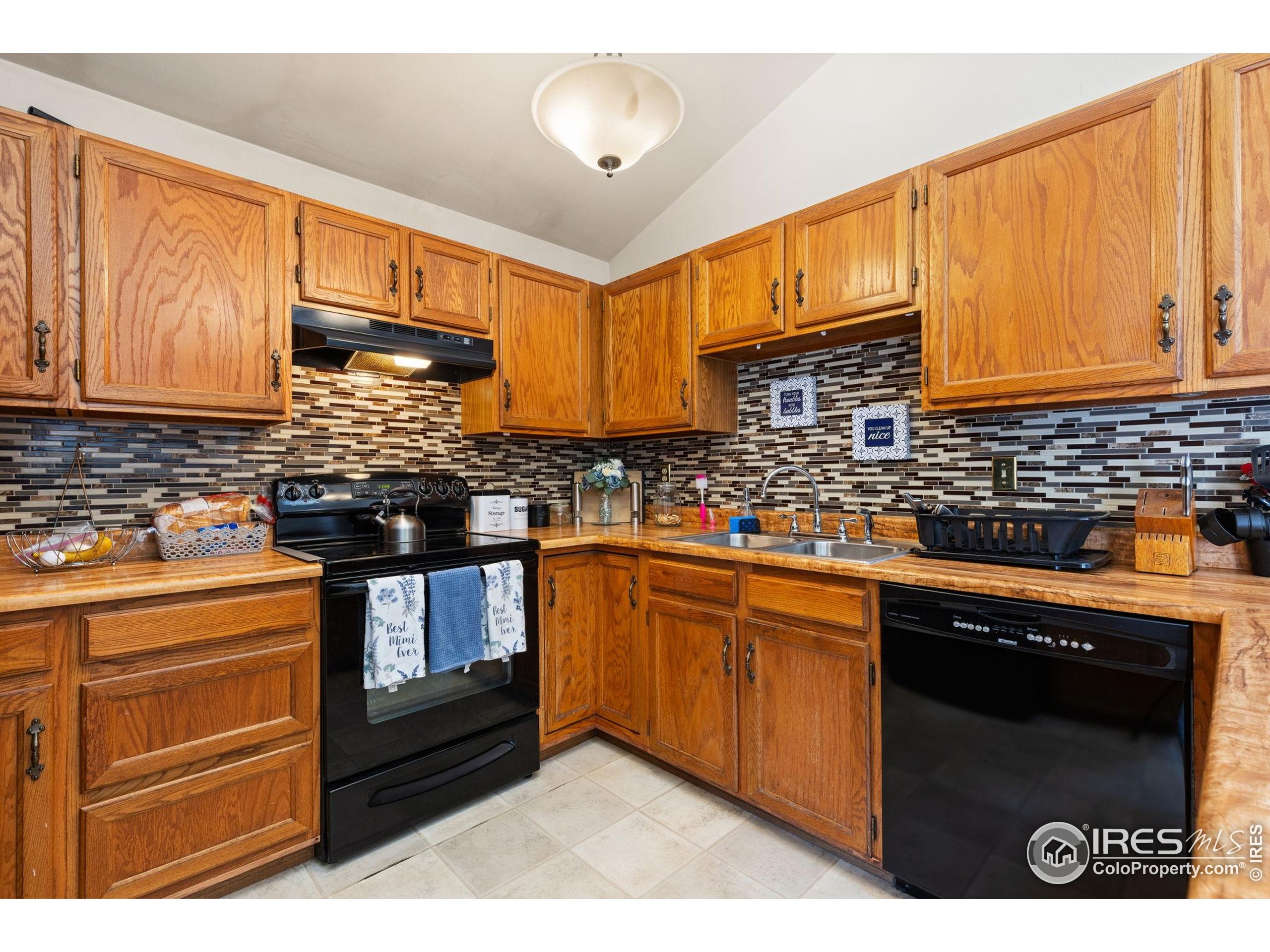 1200-1202 Parker Dr