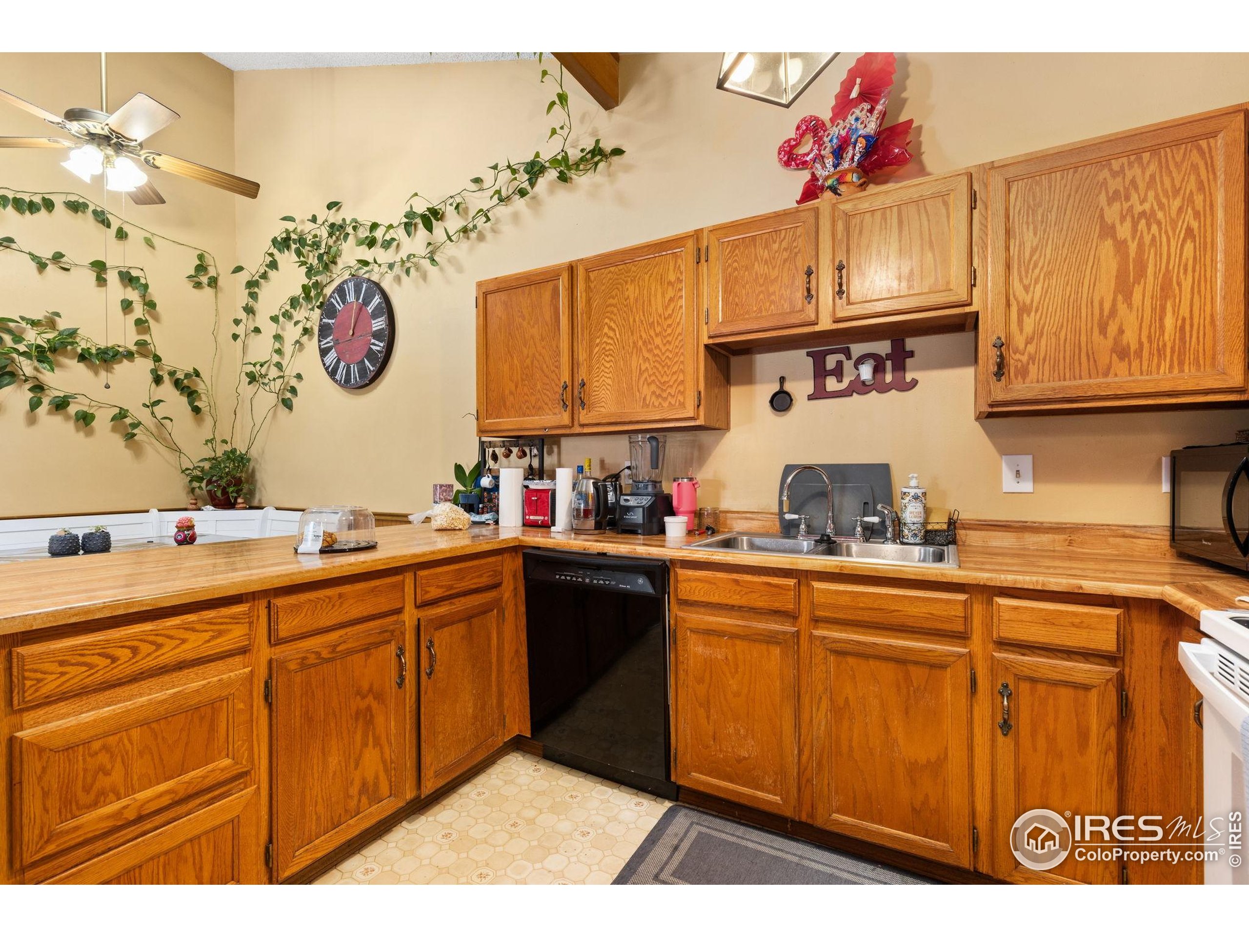 1200-1202 Parker Dr