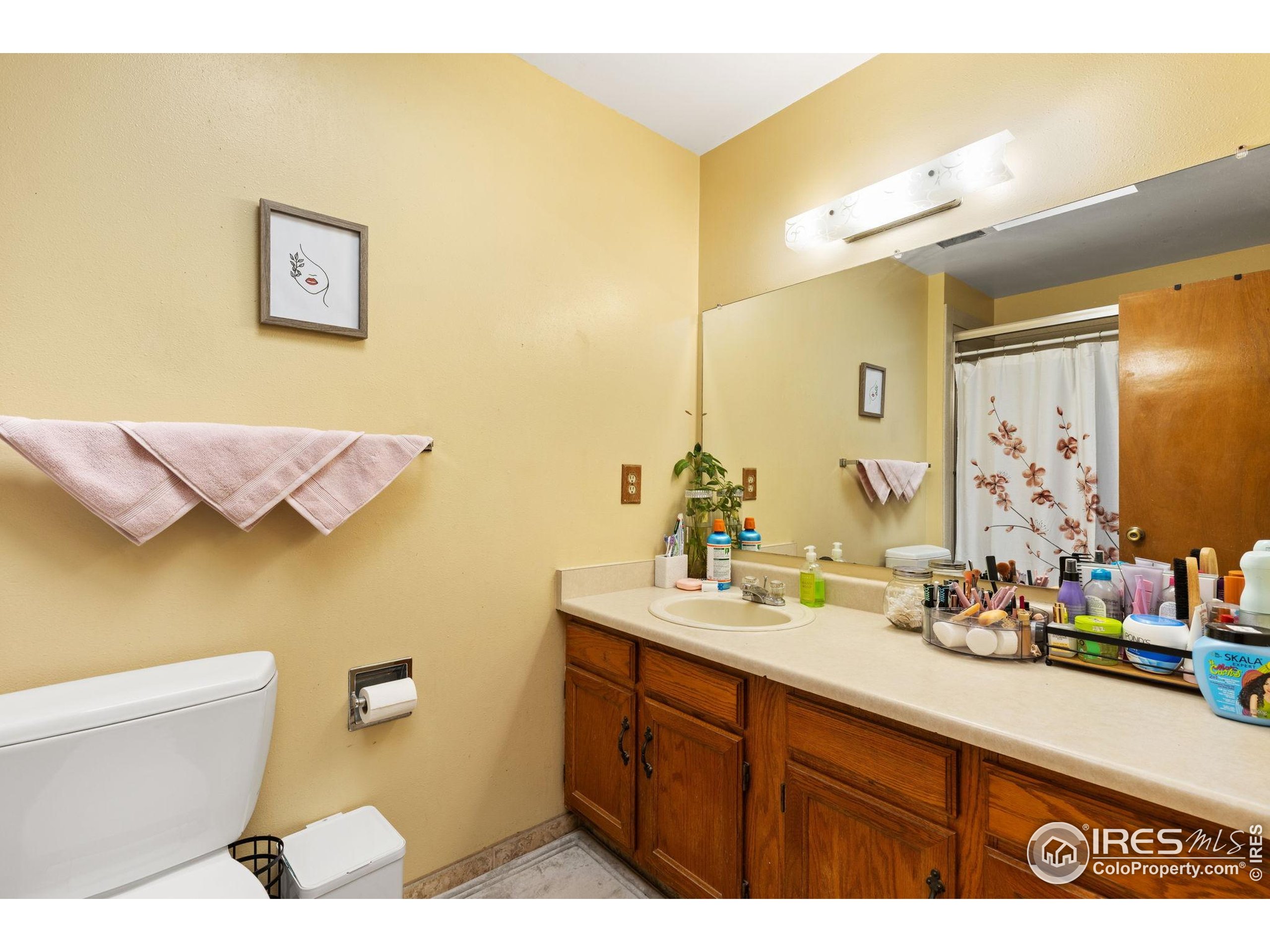 1200-1202 Parker Dr