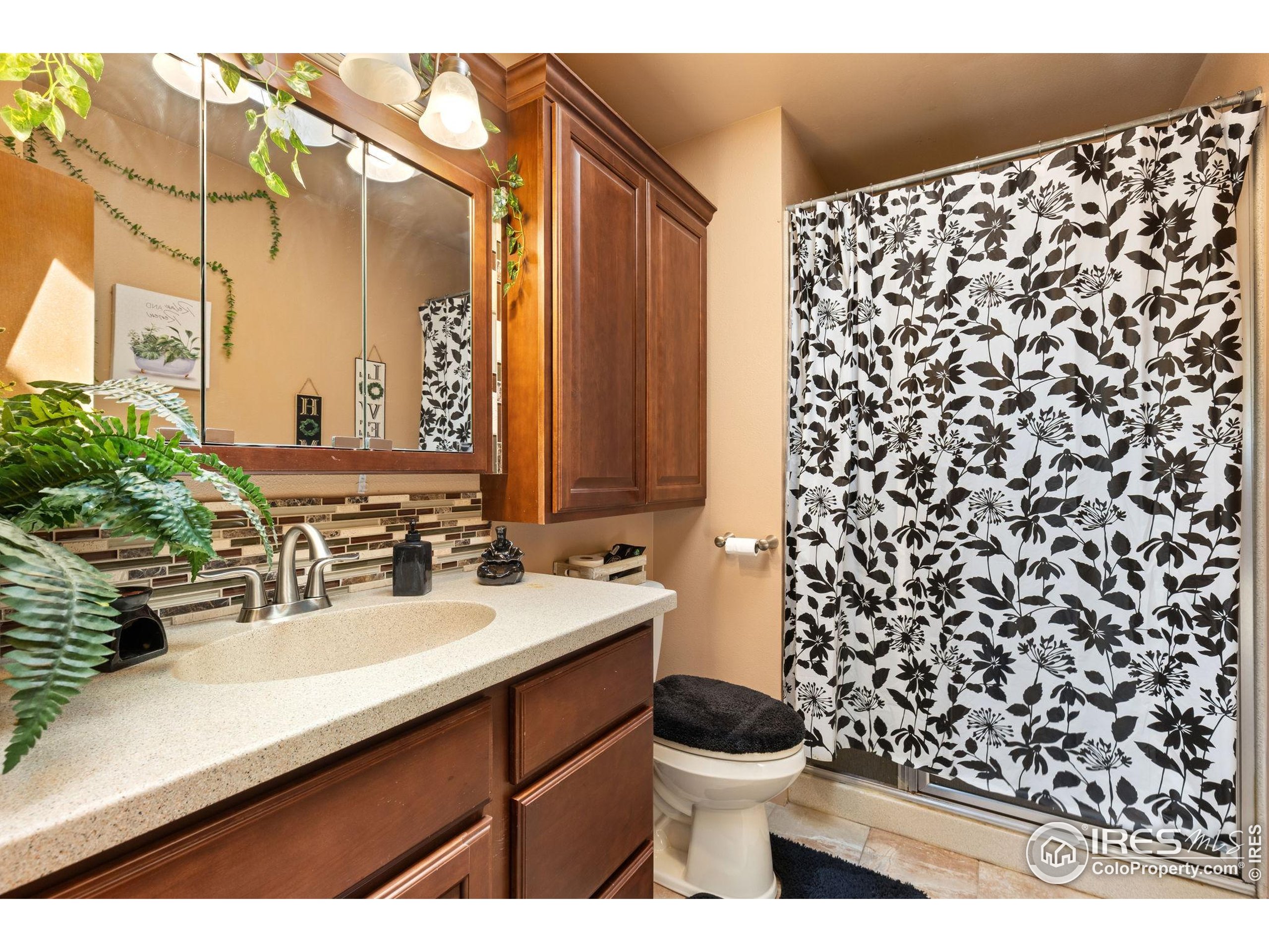 1200-1202 Parker Dr