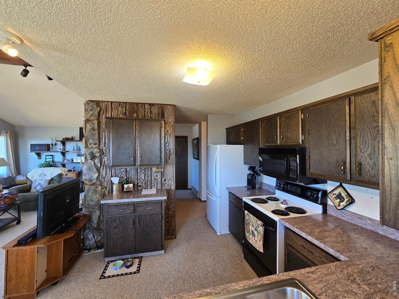 660 Jicarilla Trl