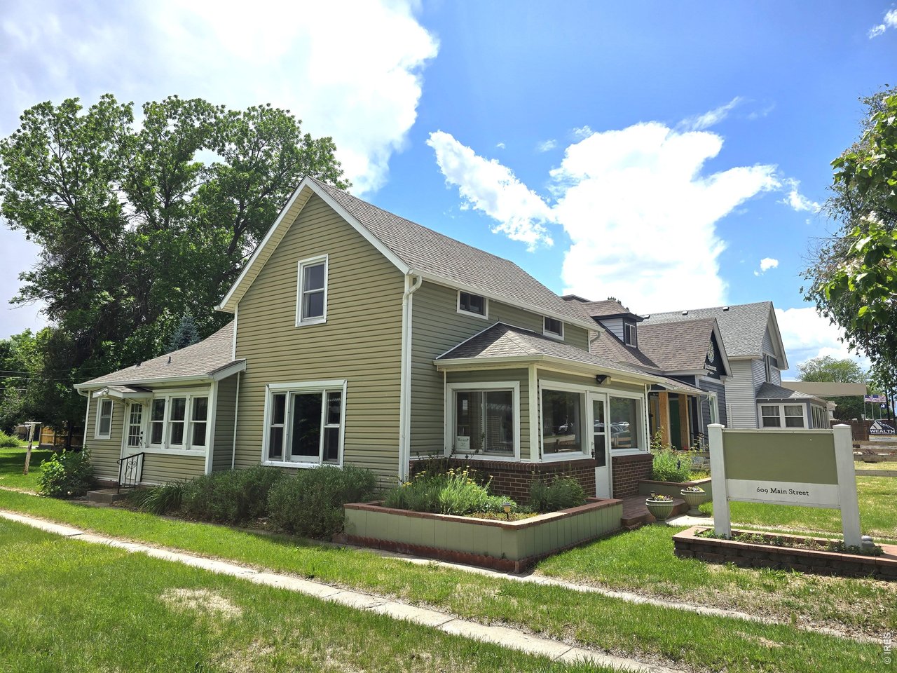 609 Main St