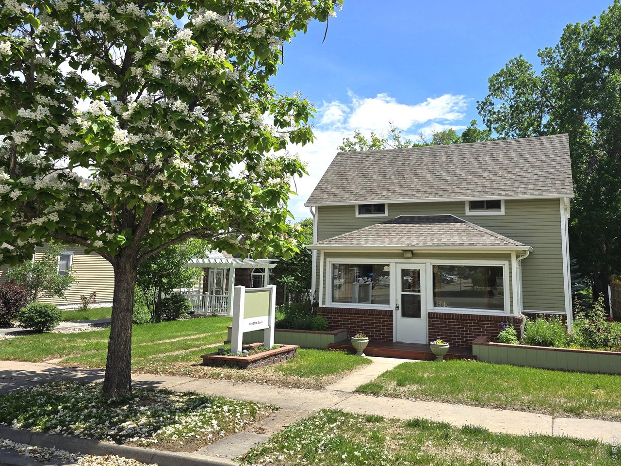 609 Main St