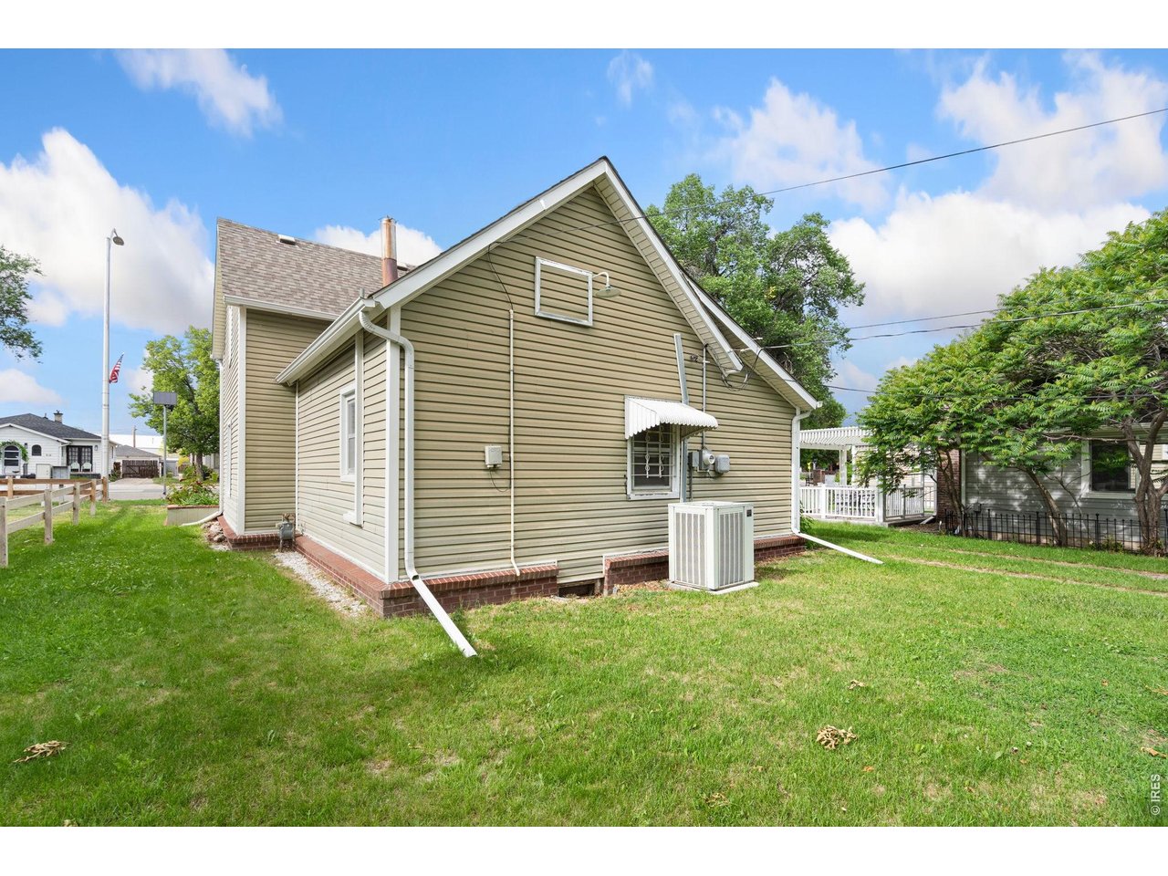 609 Main St