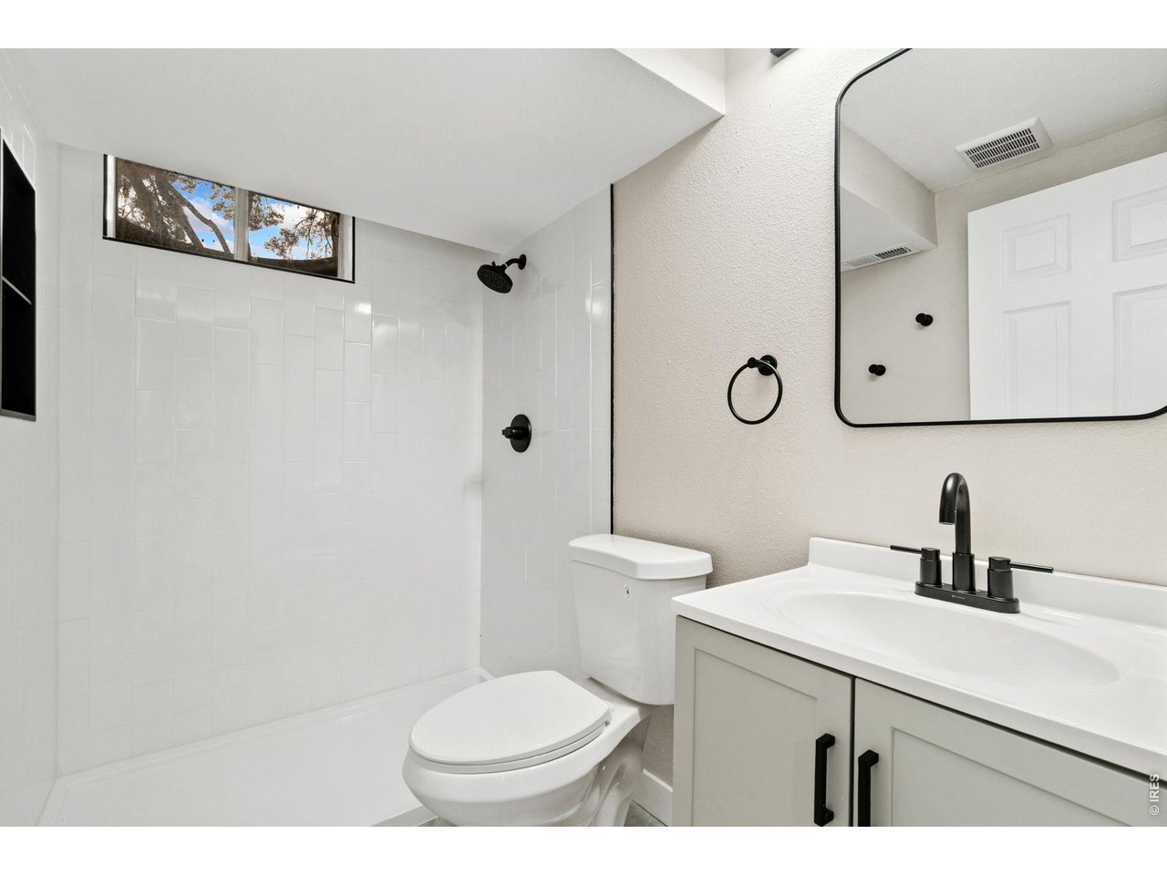 7474 S Washington Cir