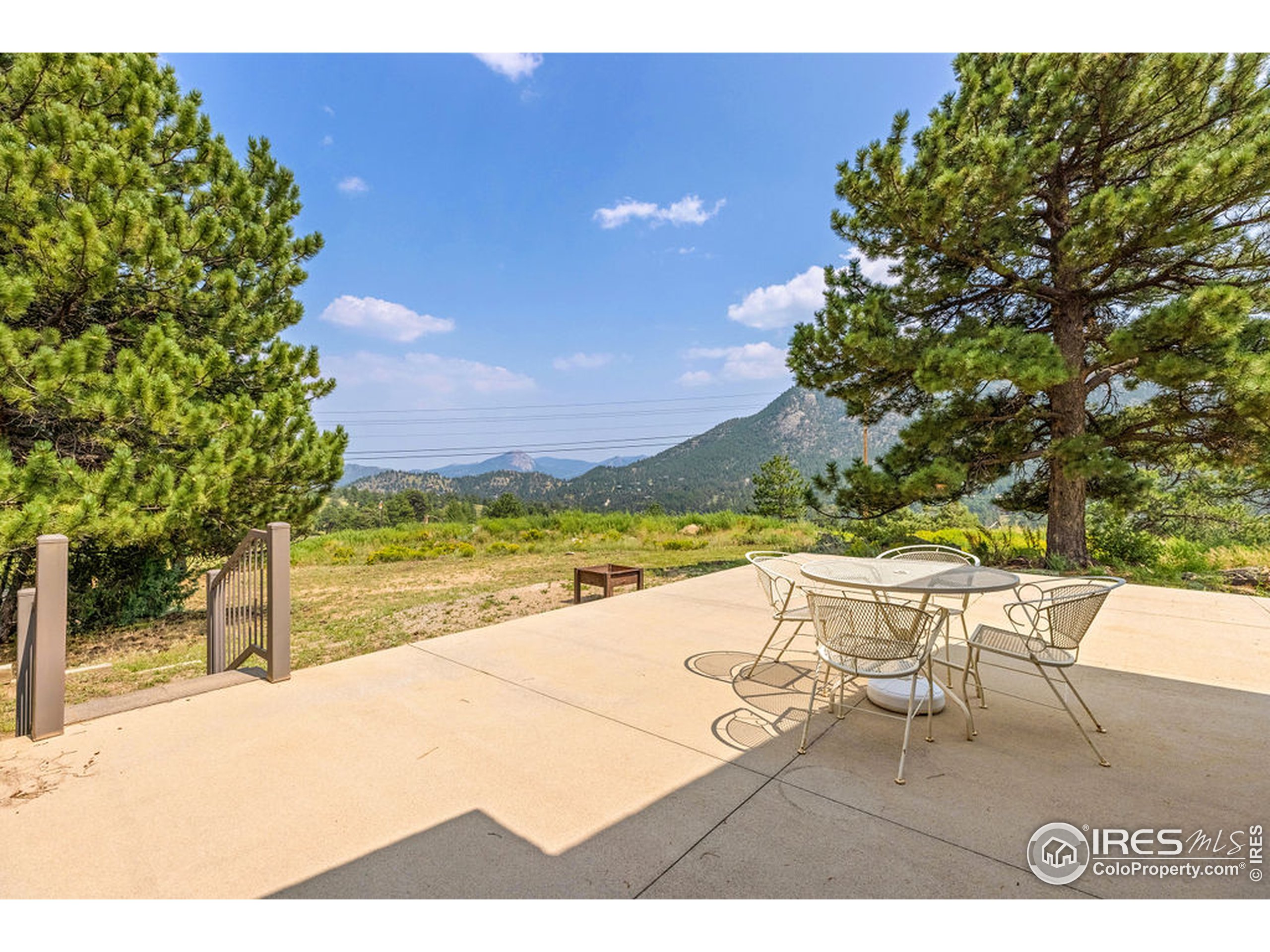 916 Juniper Ln