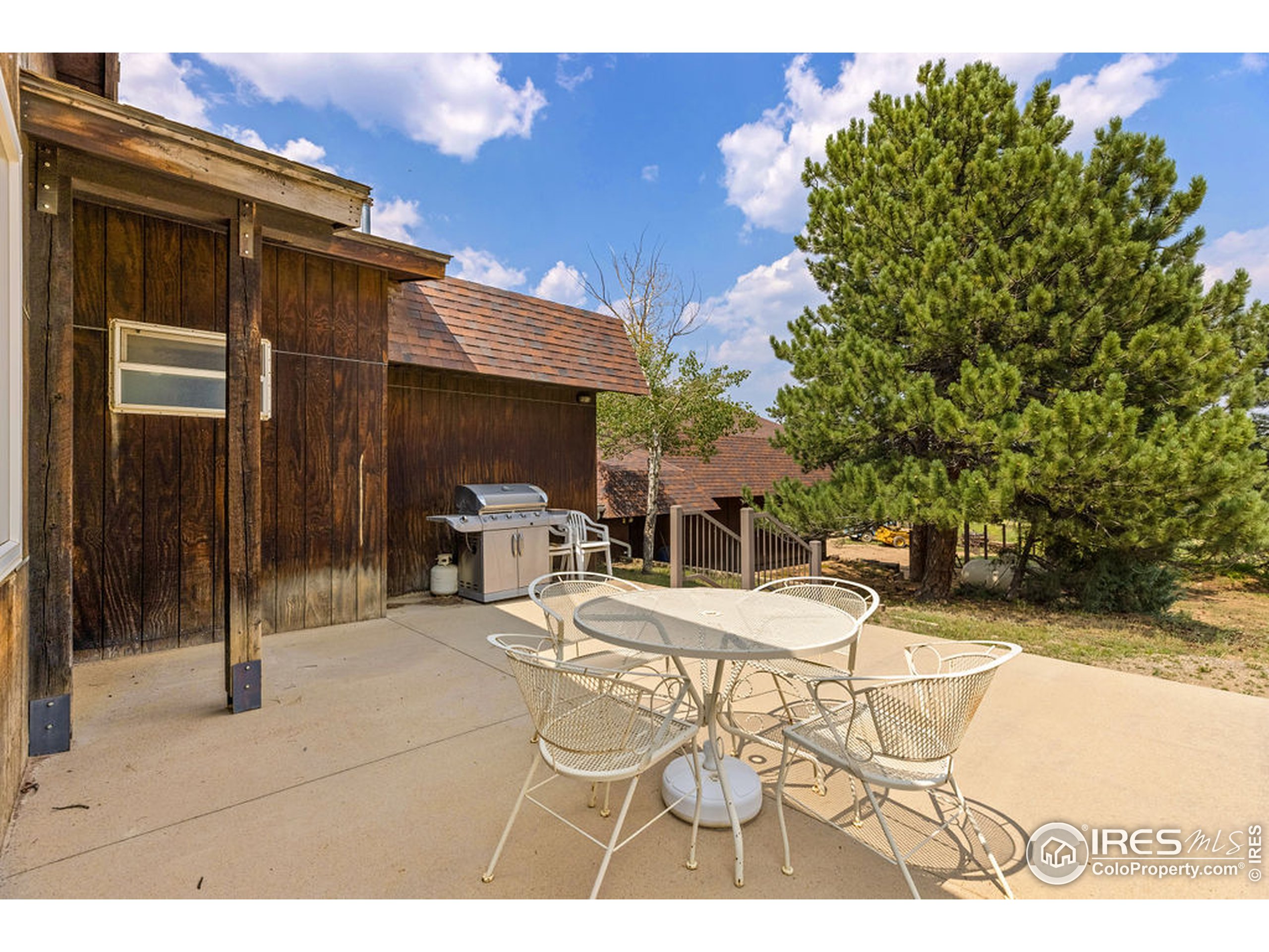 916 Juniper Ln