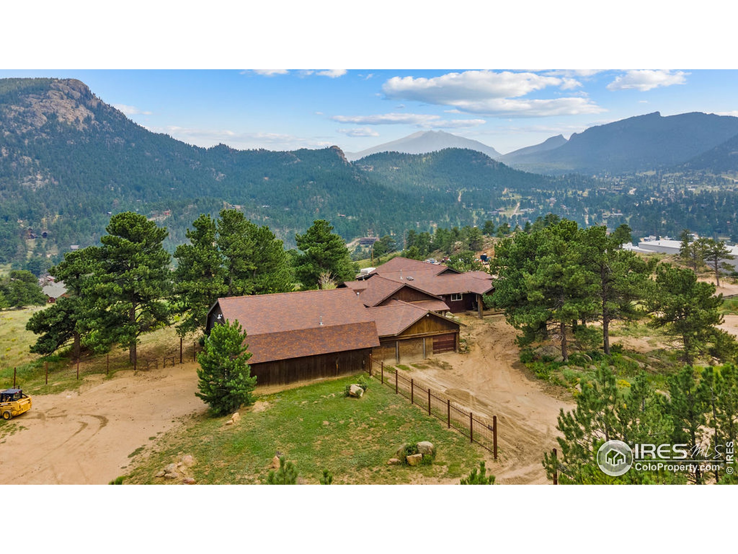 916 Juniper Ln
