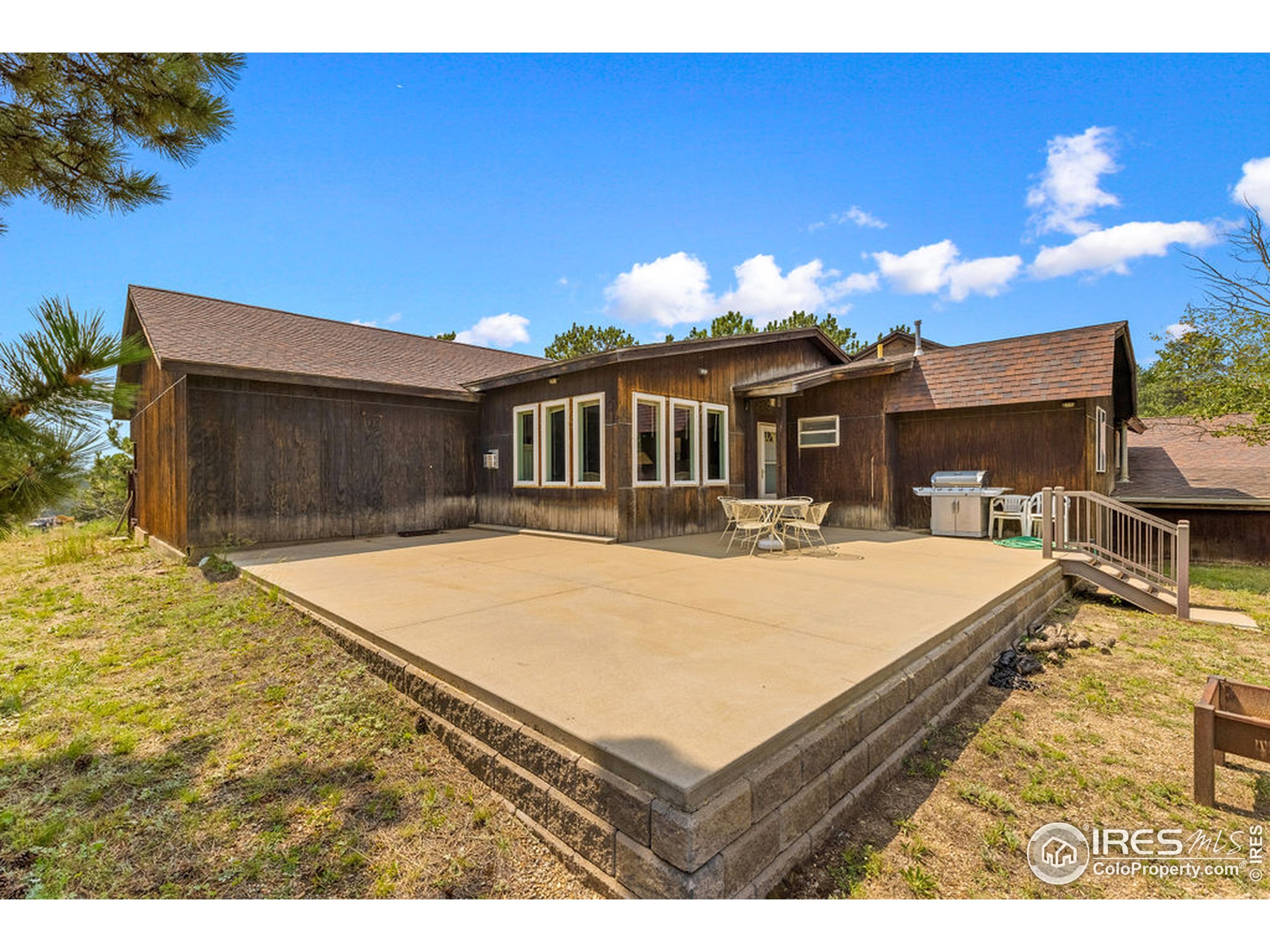 916 Juniper Ln