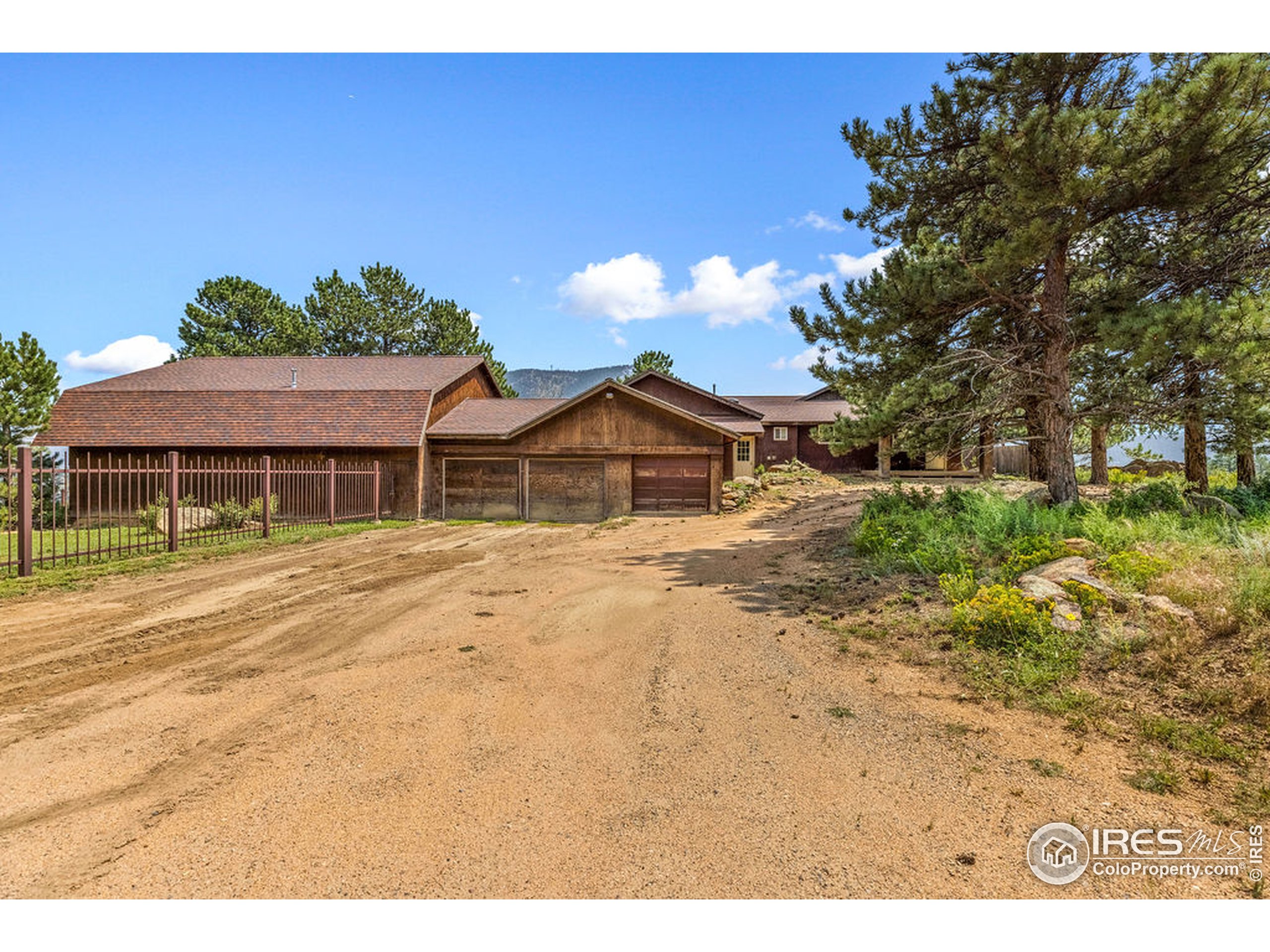 916 Juniper Ln