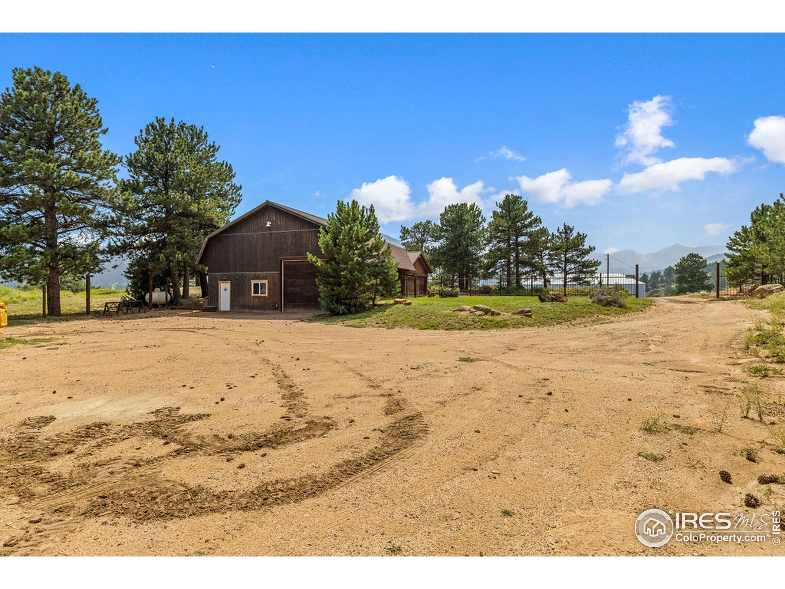 916 Juniper Ln