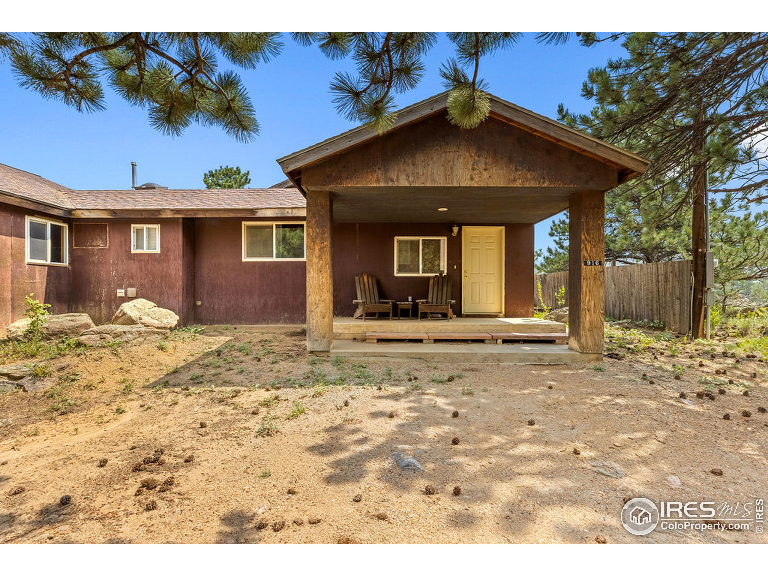 916 Juniper Ln