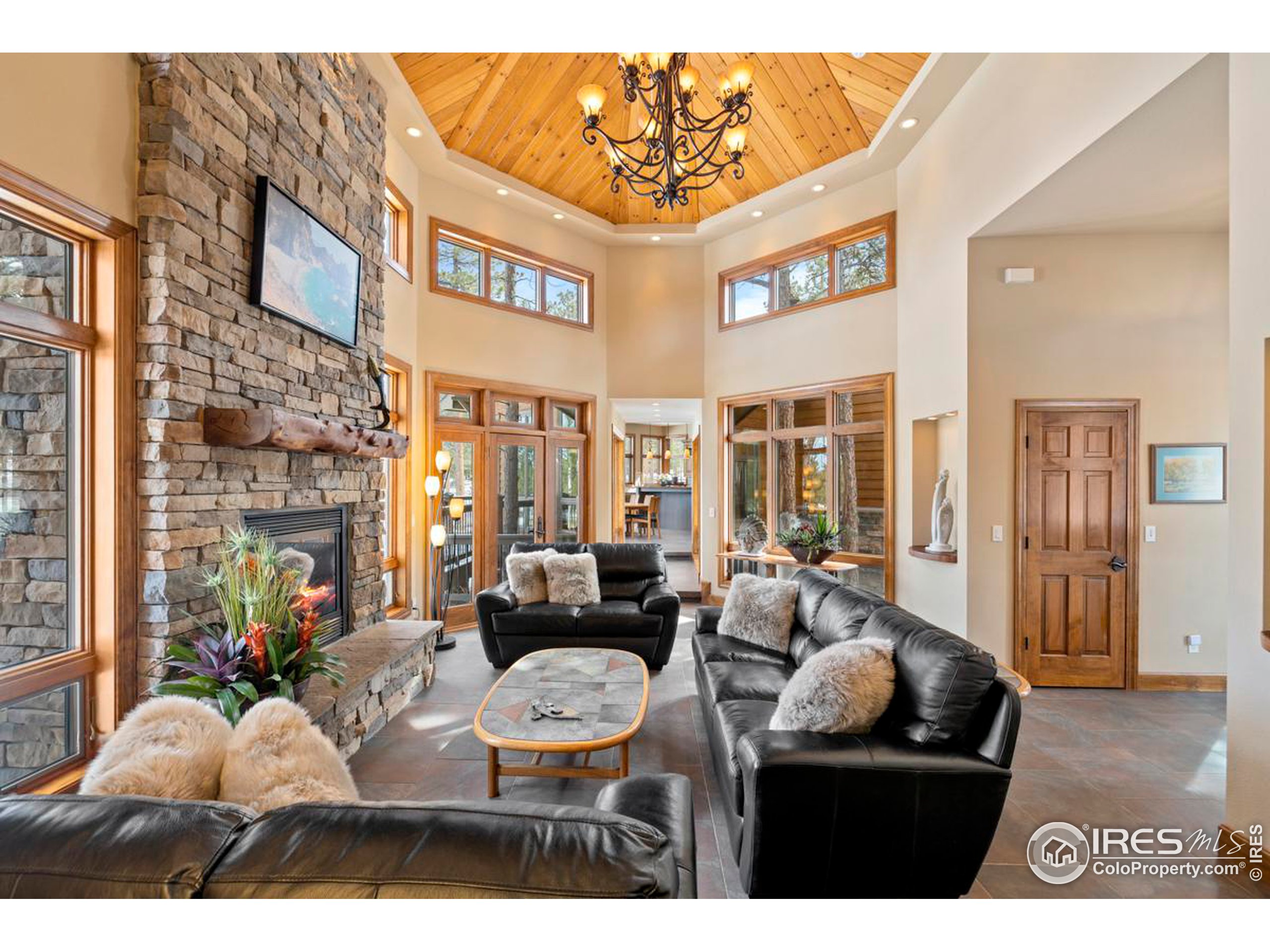 2085 Fox Acres Dr E