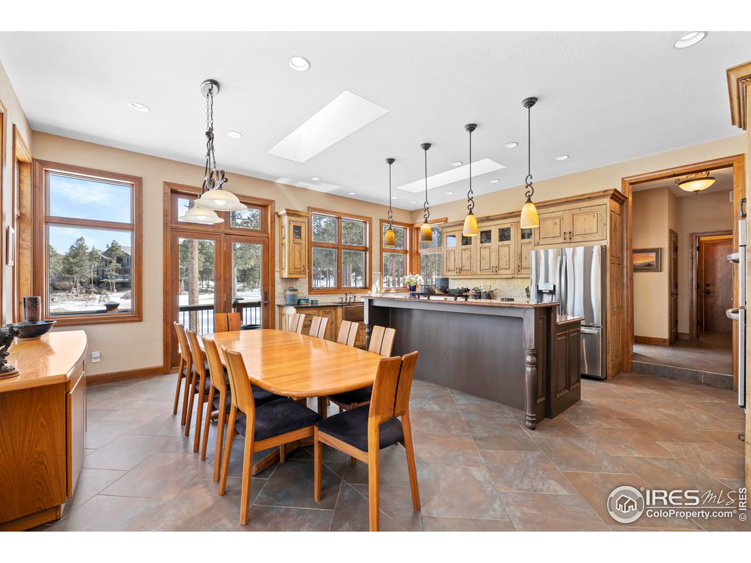 2085 Fox Acres Dr E